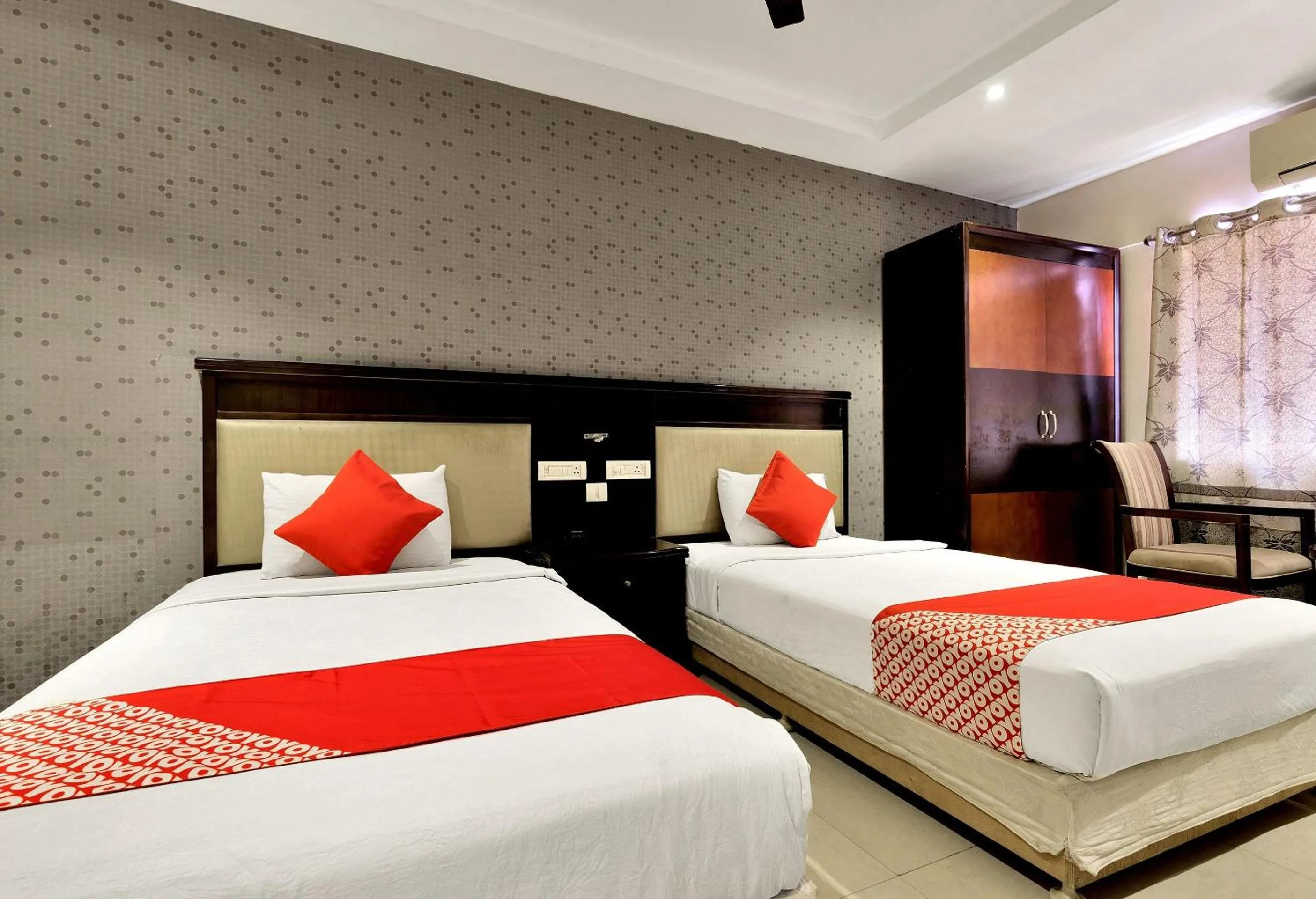 Bedroom, Bed in Super Capital O Rudra Grand Near Kondapur x Road