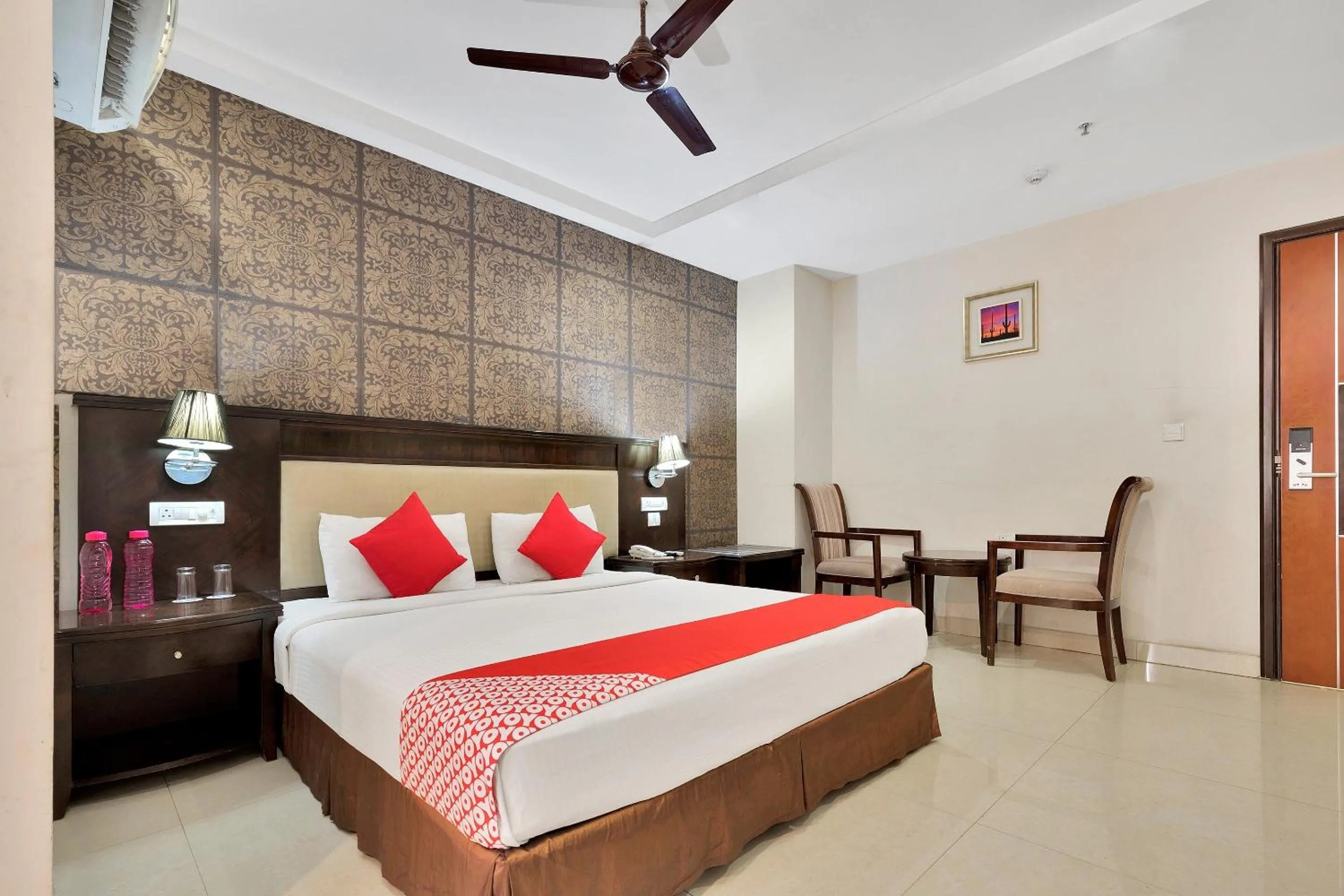 Bedroom, Bed in Super Capital O Rudra Grand Near Kondapur x Road