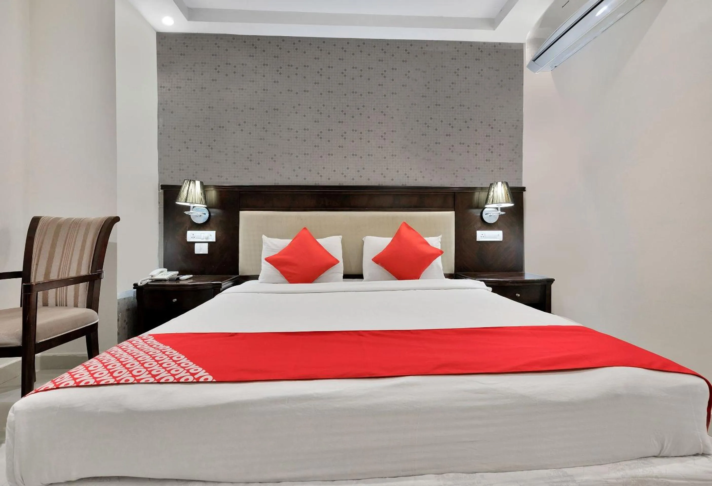 Bedroom, Bed in Super Capital O Rudra Grand Near Kondapur x Road