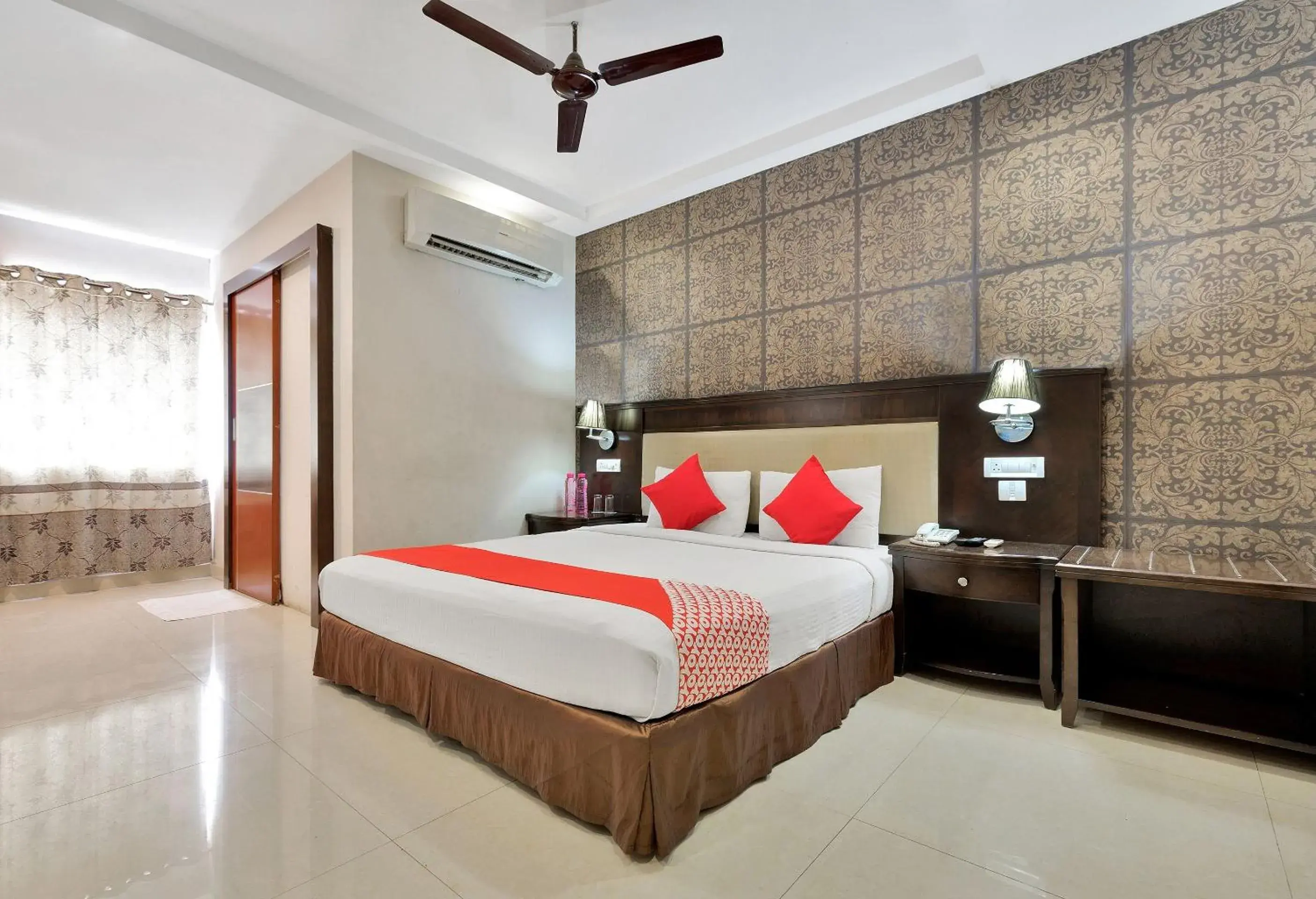 Capital O Rudra Grand Near Kondapur x Road Capital O Rudra Grand Near Kondapur x Road