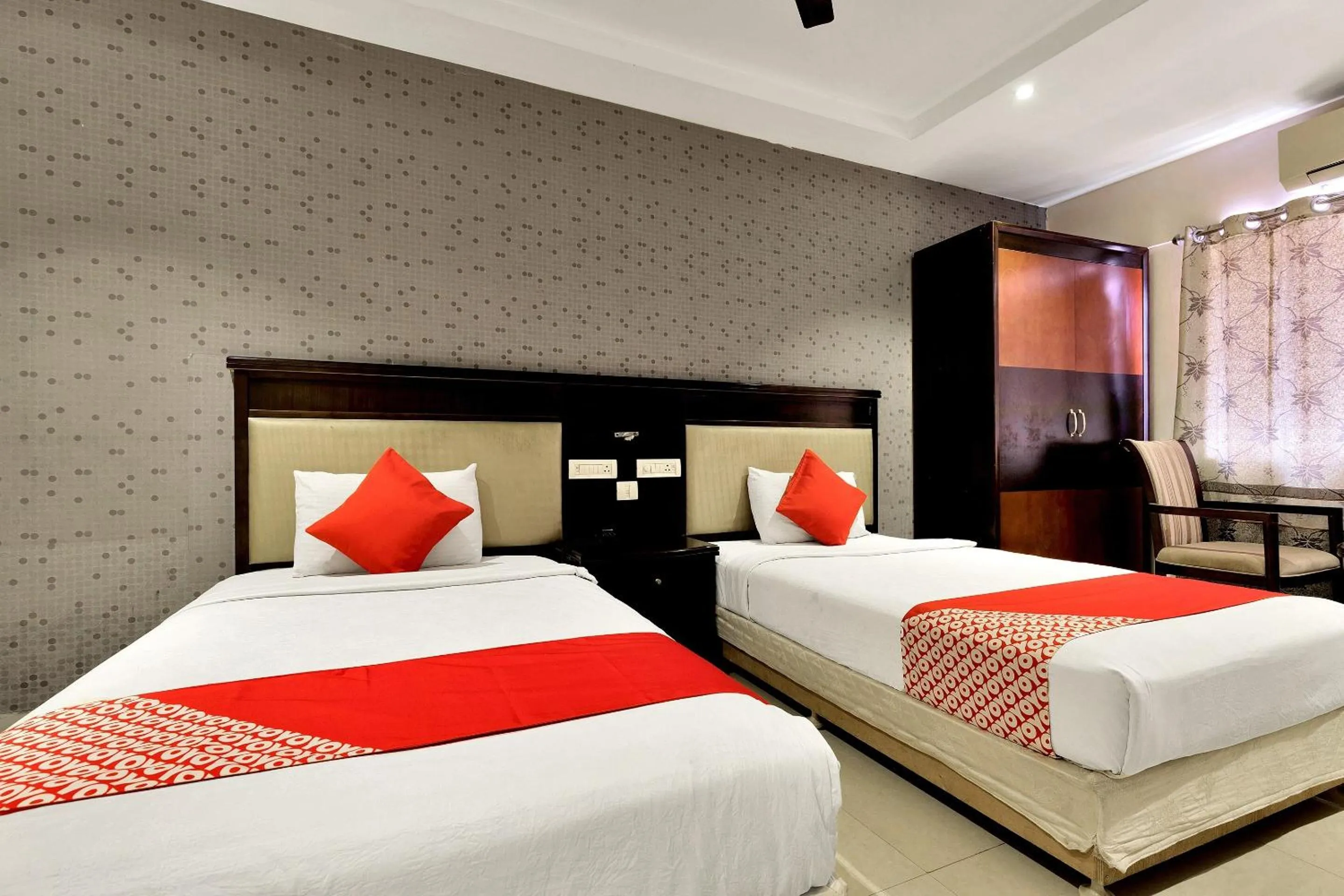 Bedroom, Bed in Super Capital O Rudra Grand Near Kondapur x Road