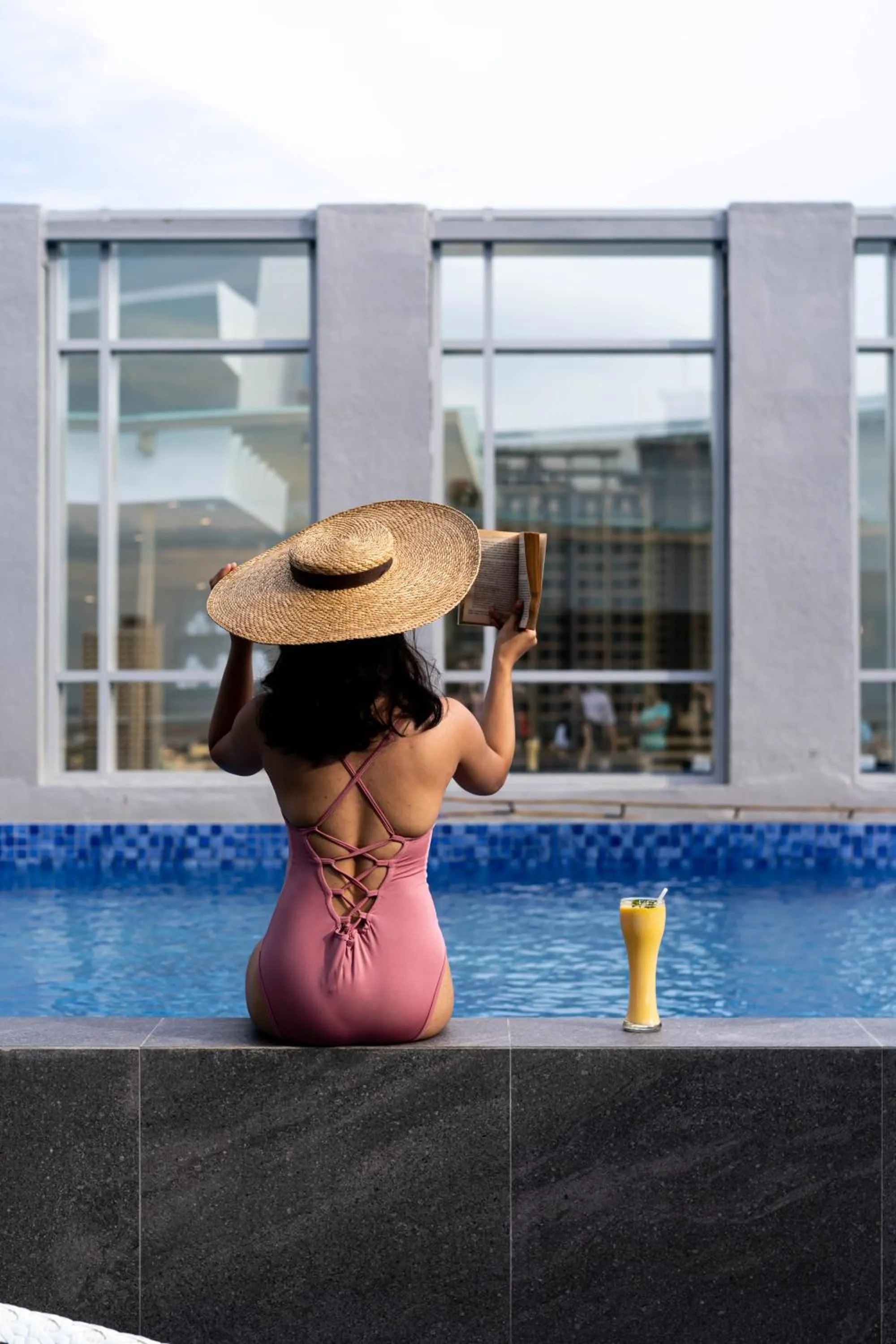 Swimming pool in Bayfront Hotel Cebu Capitol Site