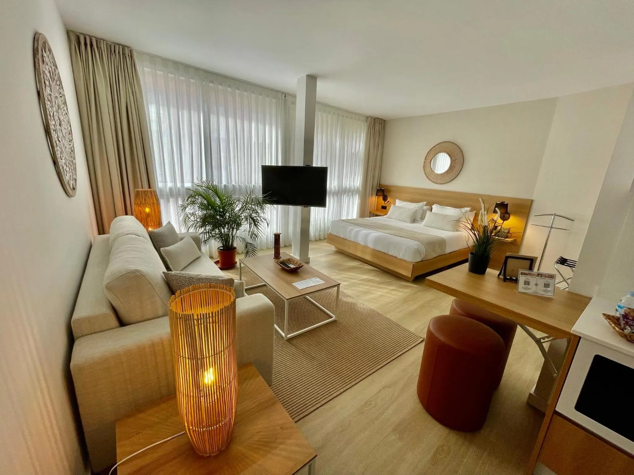 Photo of the whole room, Bed in Hotel Emblemático Hi Suites