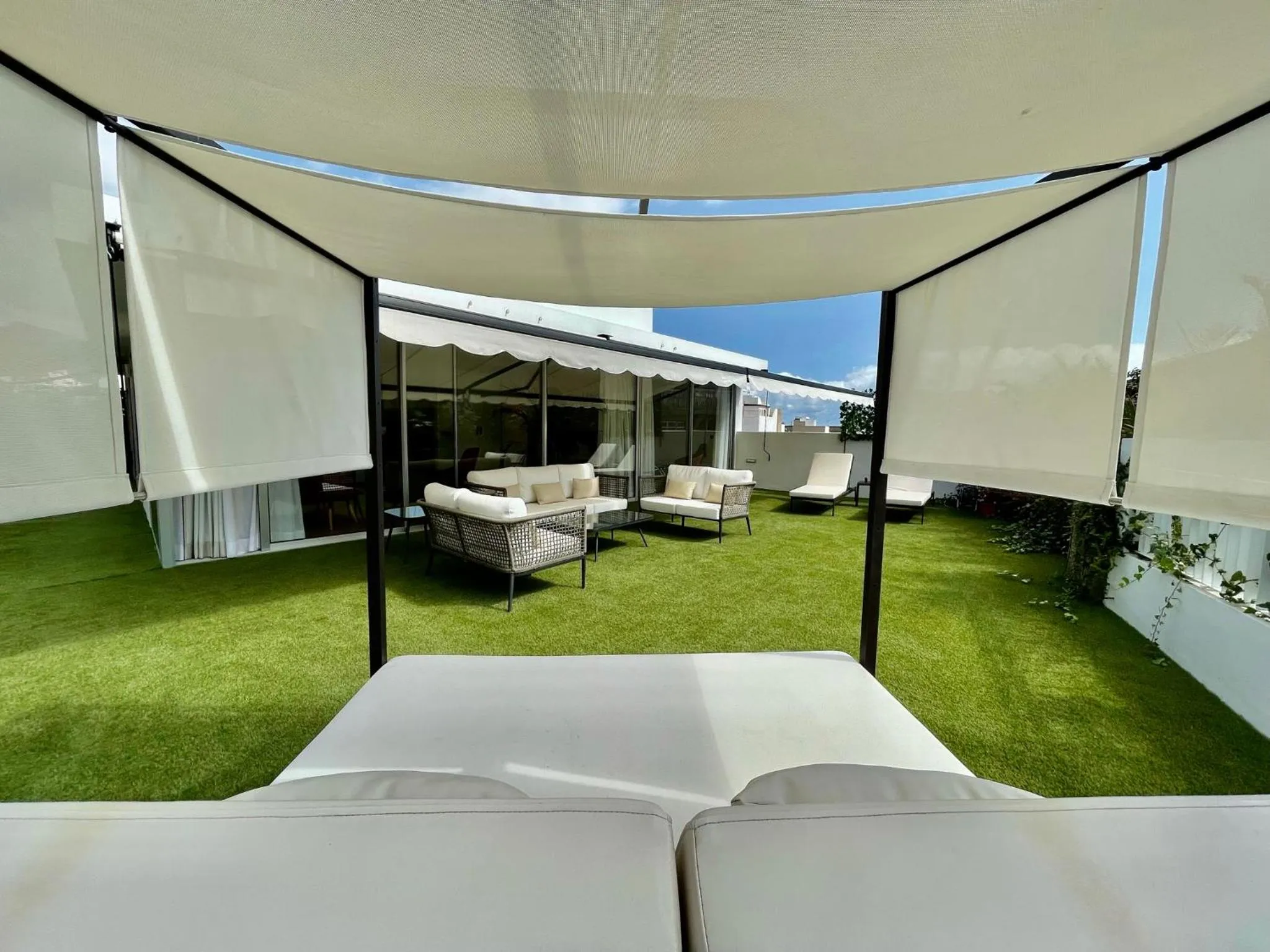 Garden, Bed in Hotel Emblemático Hi Suites