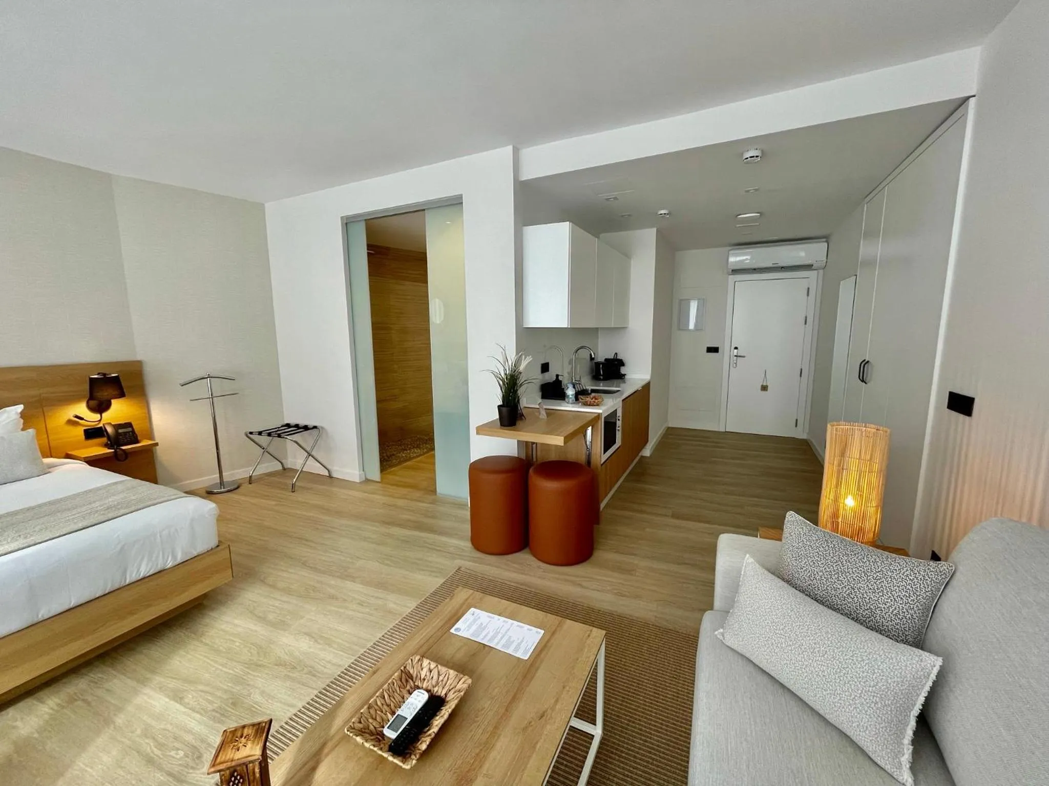 Photo of the whole room, Bed in Hotel Emblemático Hi Suites