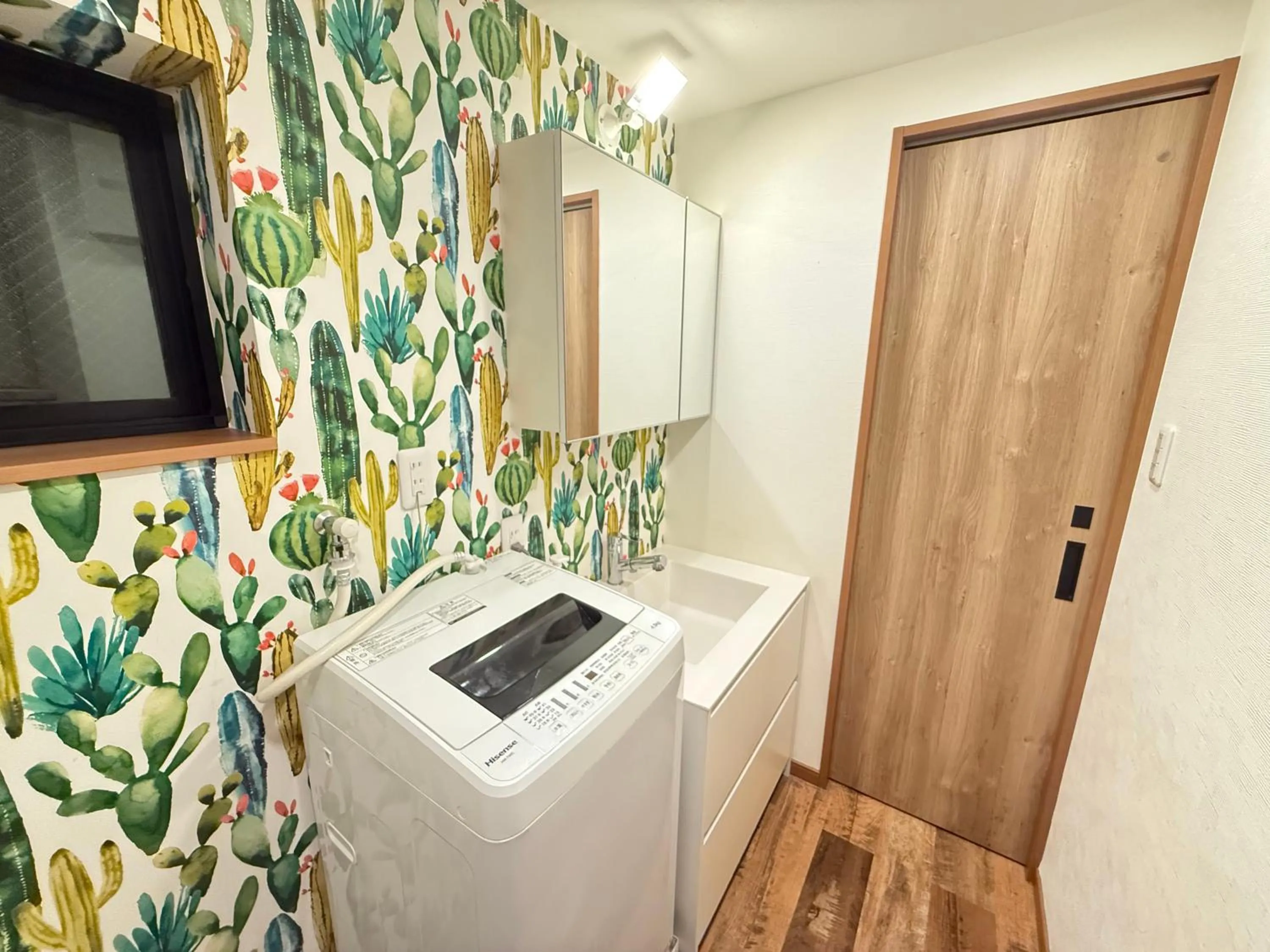 washing machine in Eternity APARTMENT HOTEL SHINAGAWA