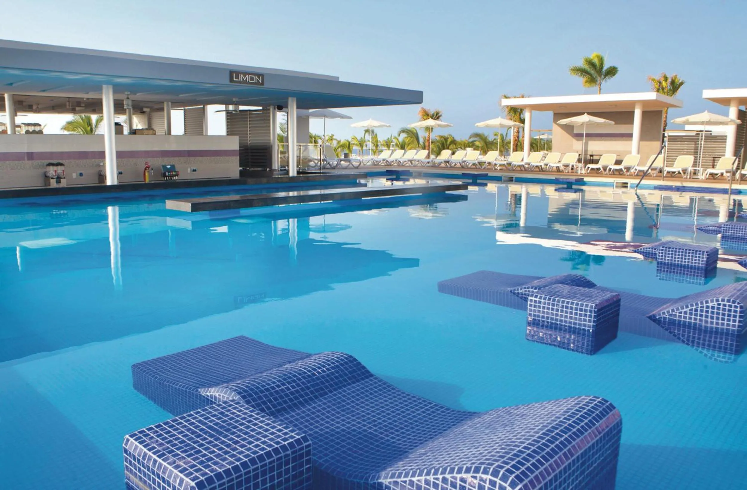 Swimming pool in Riu Playa Blanca - All Inclusive