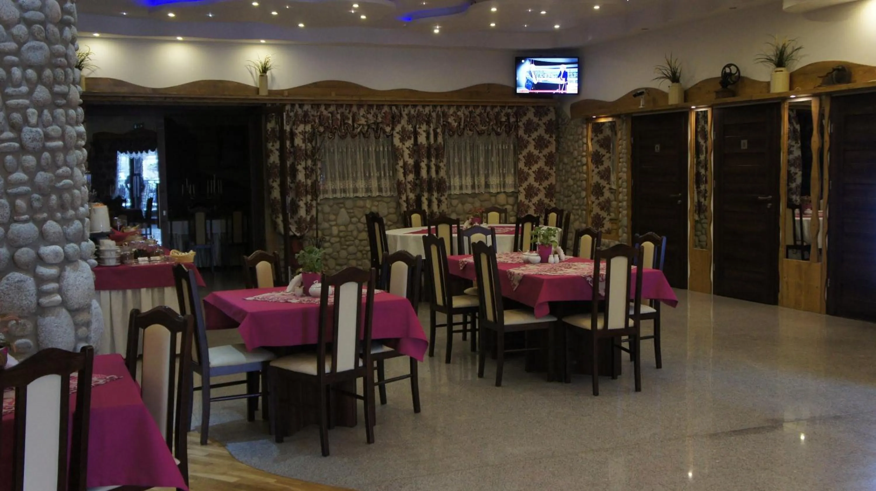 Restaurant/places to eat in Hotel Prymus