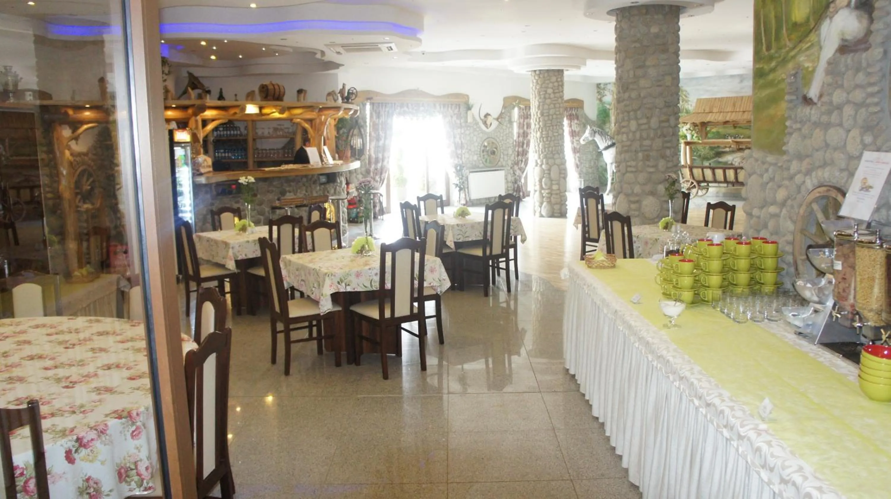 Restaurant/places to eat in Hotel Prymus