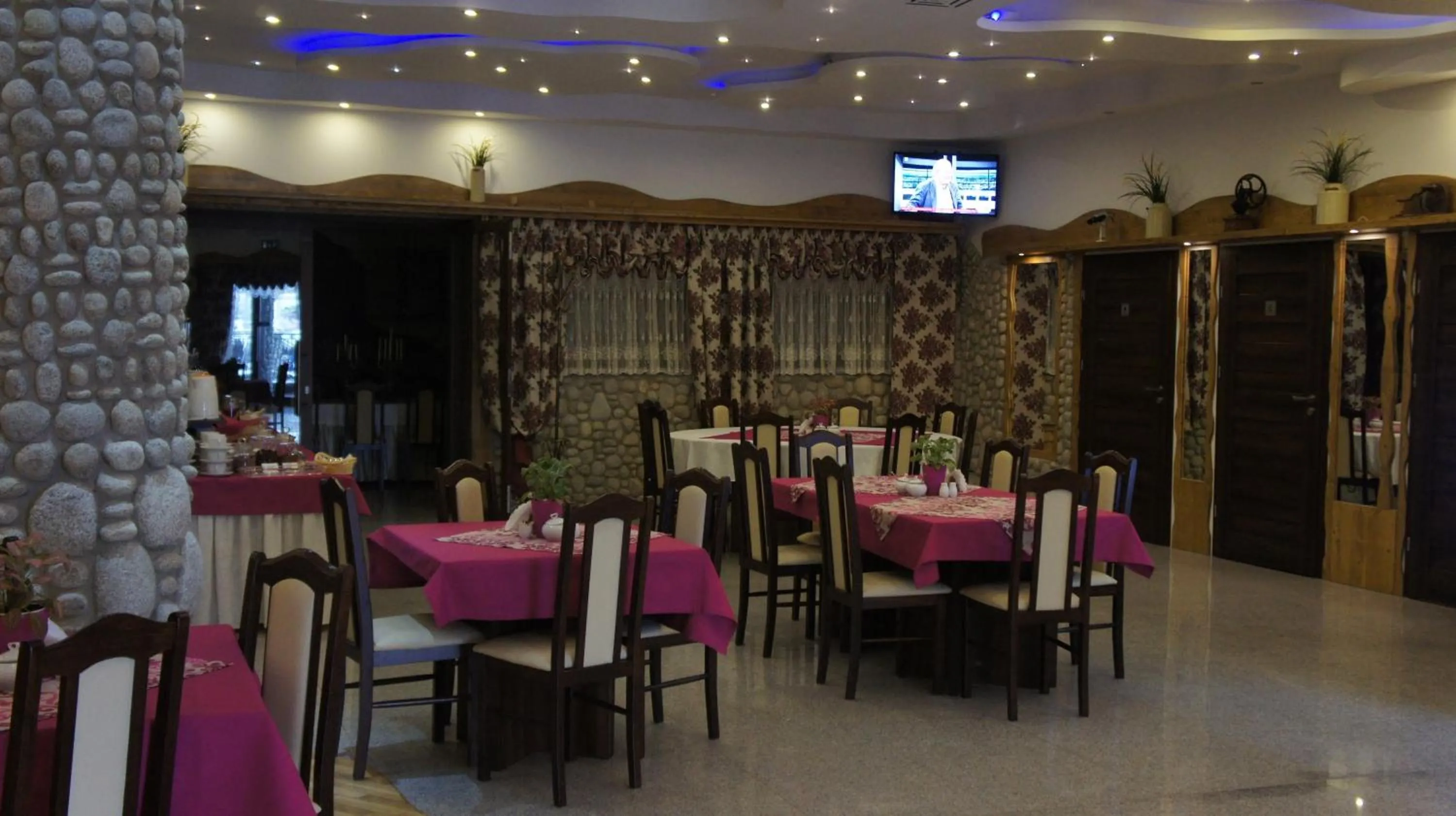 Restaurant/places to eat in Hotel Prymus