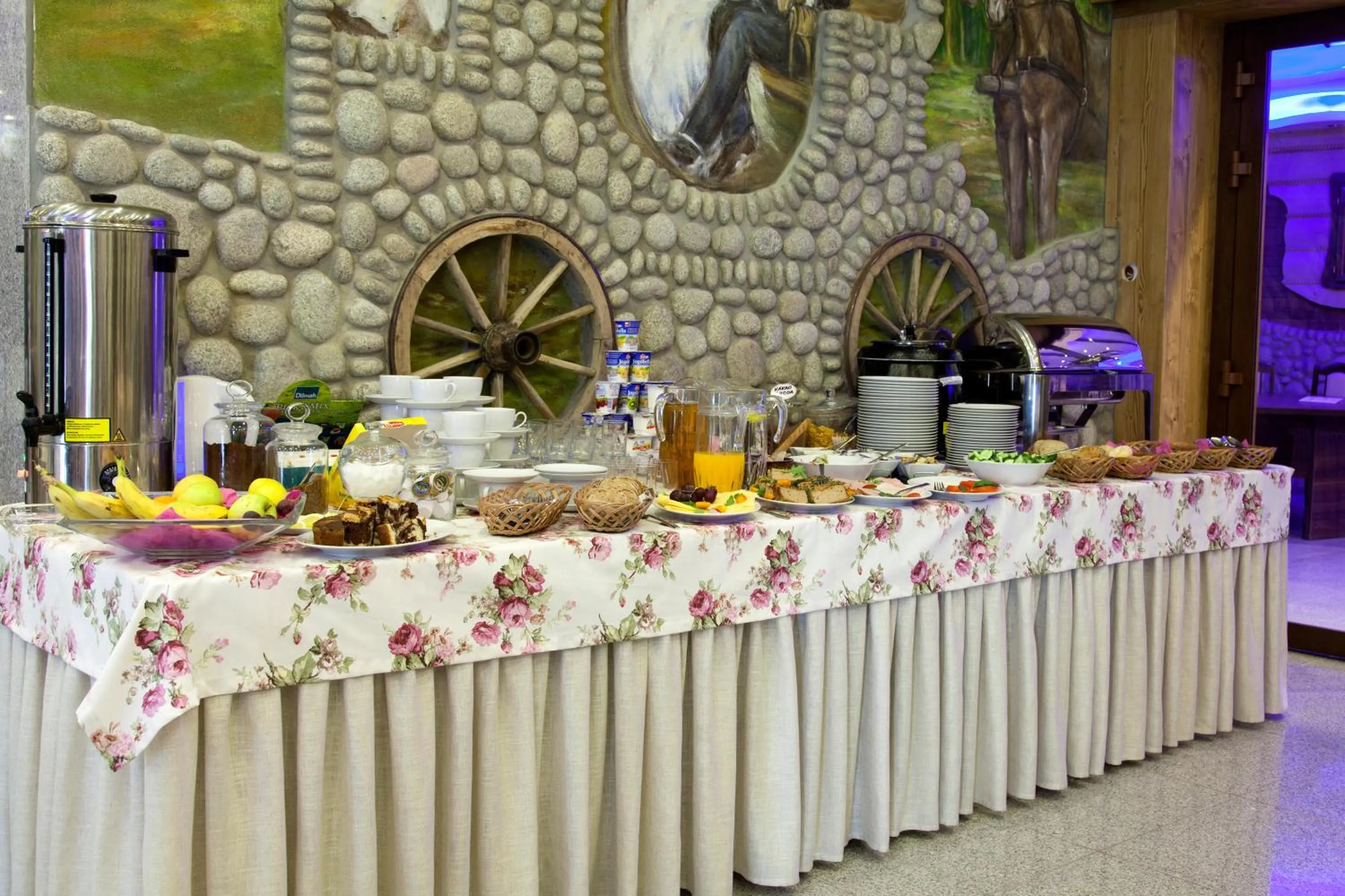 Restaurant/places to eat in Hotel Prymus