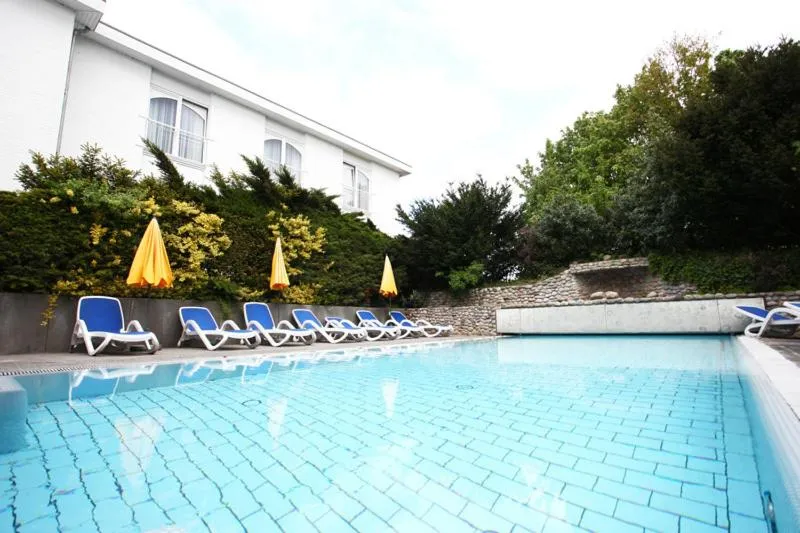 Swimming pool in Sporthotel Racket Inn