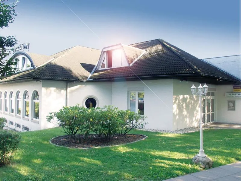 Facade/entrance in Sporthotel Racket Inn