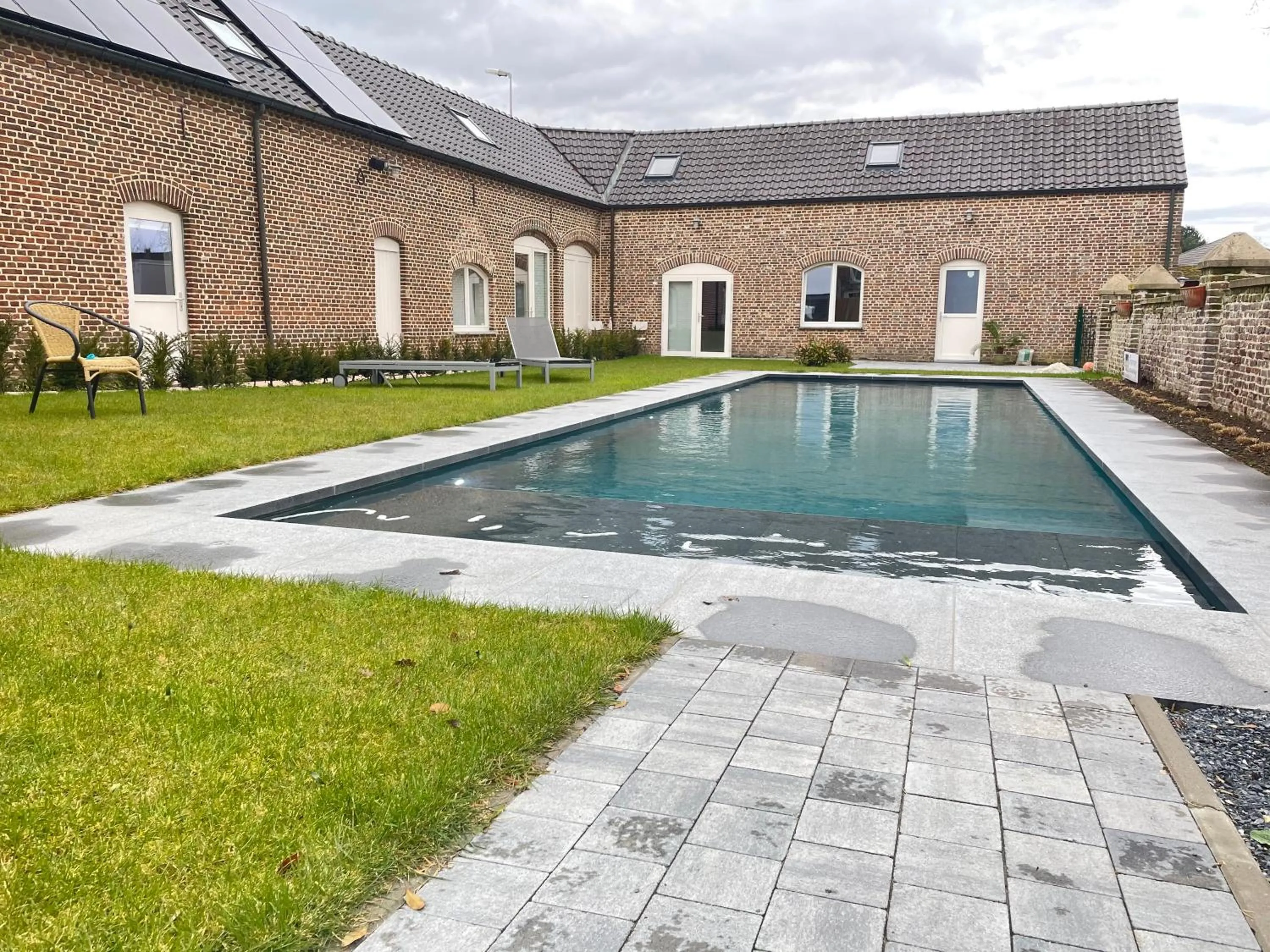 Swimming pool in B&B Het Doctershoes