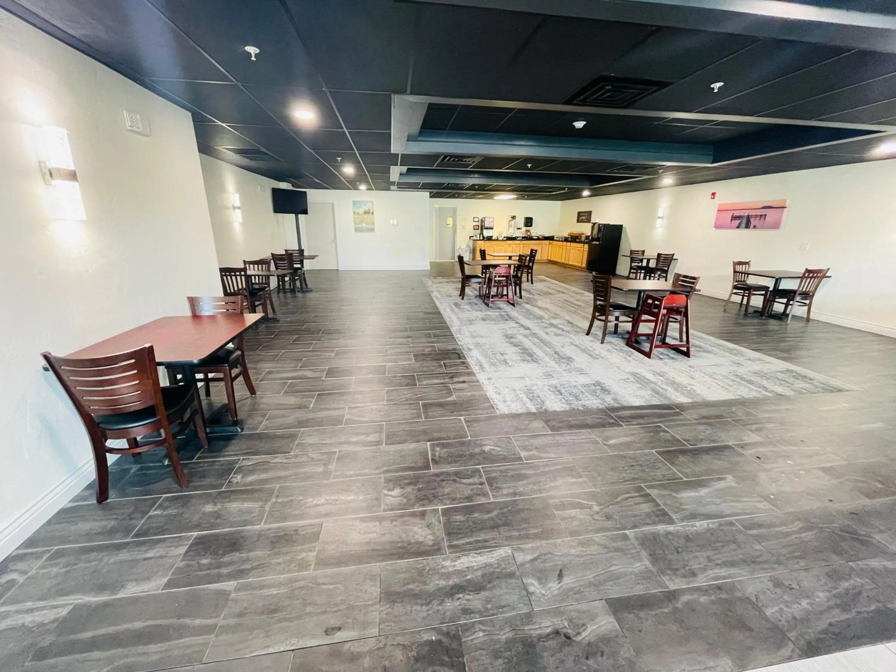 Breakfast in FairBridge Inn & Suites Cuero