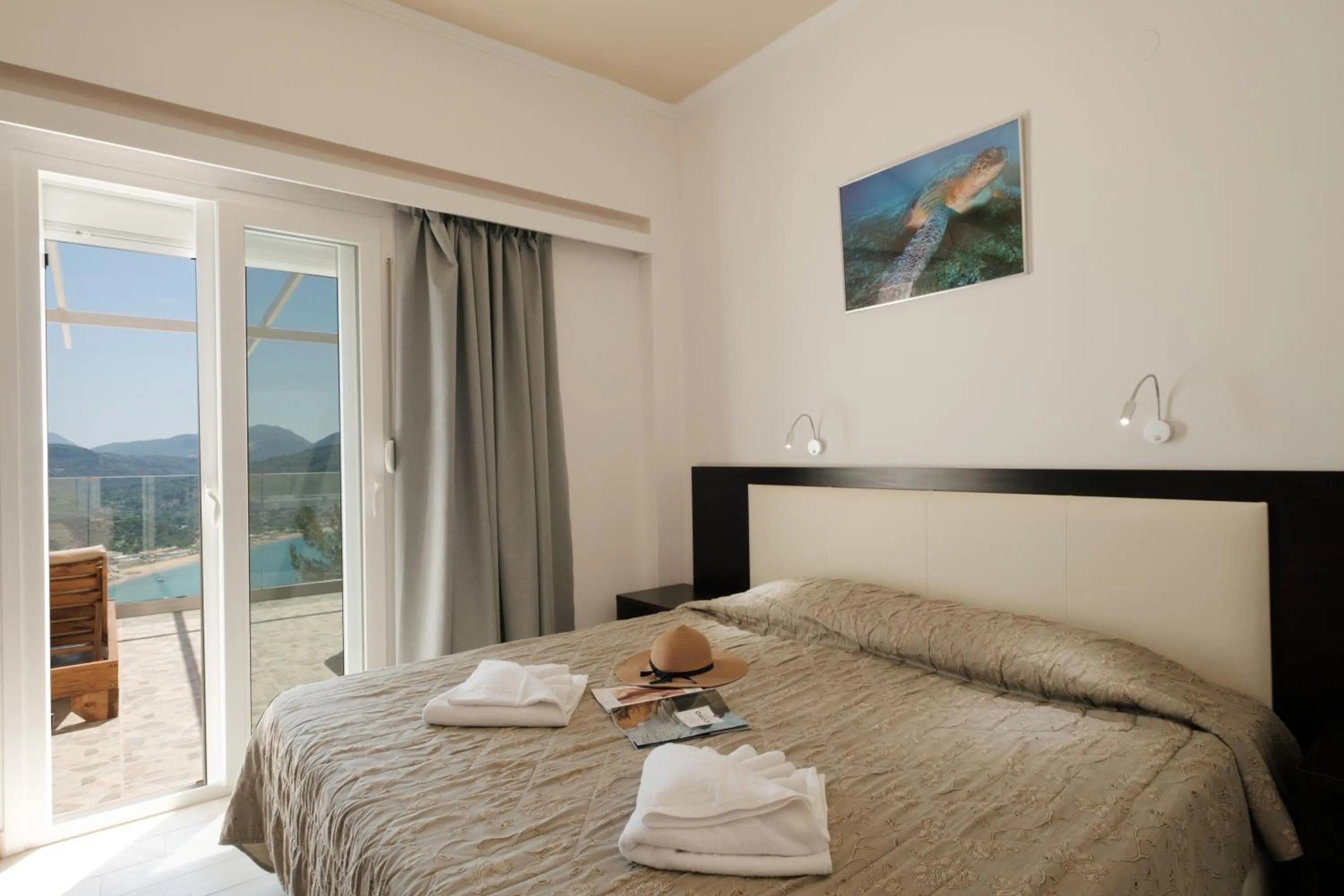 Bedroom, Bed in Zeus Throne Suites