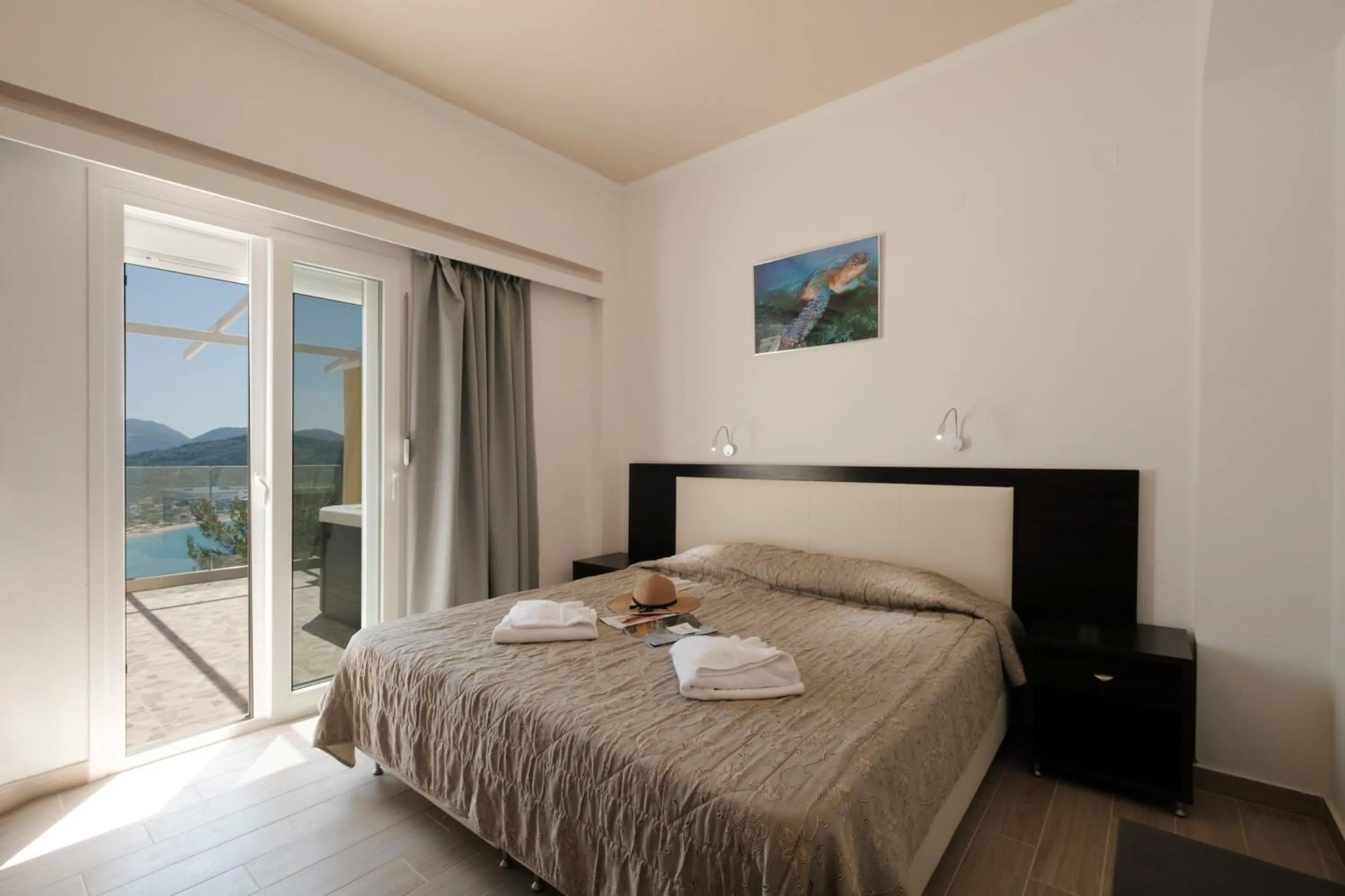 Bedroom, Bed in Zeus Throne Suites