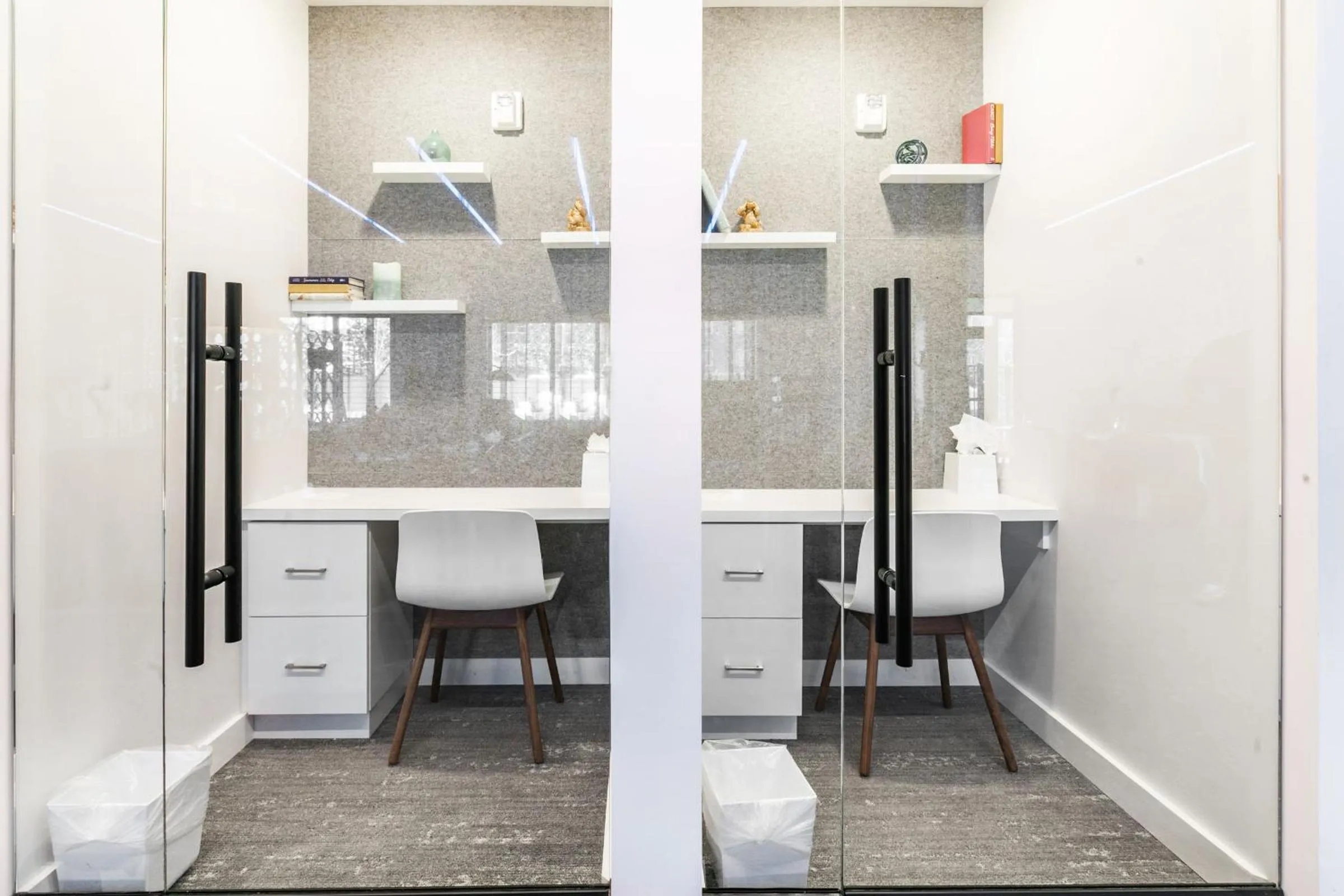 Communal lounge/ TV room in Canyon Haus