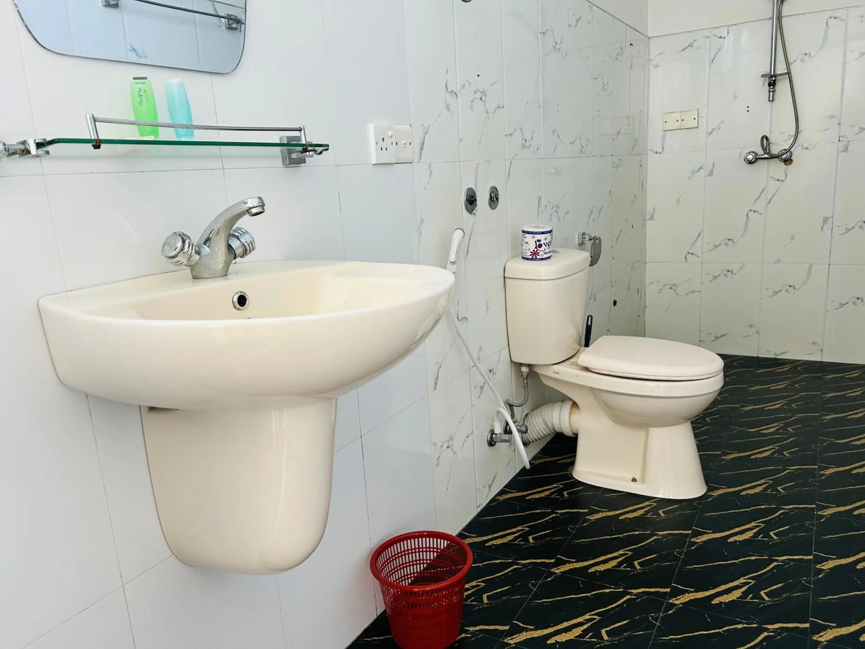 Bathroom in Hotel Ella`s Edge