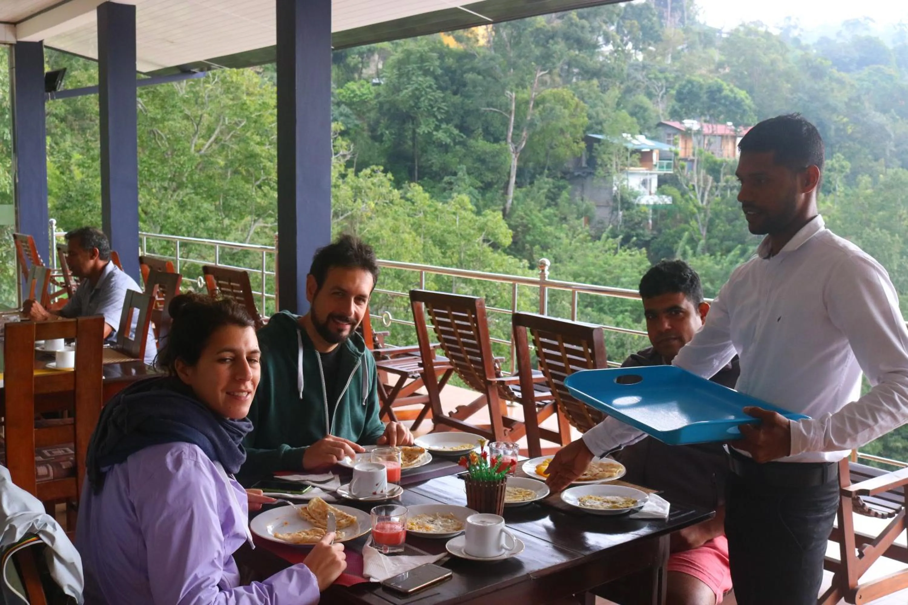 Restaurant/places to eat in Hotel Ella`s Edge