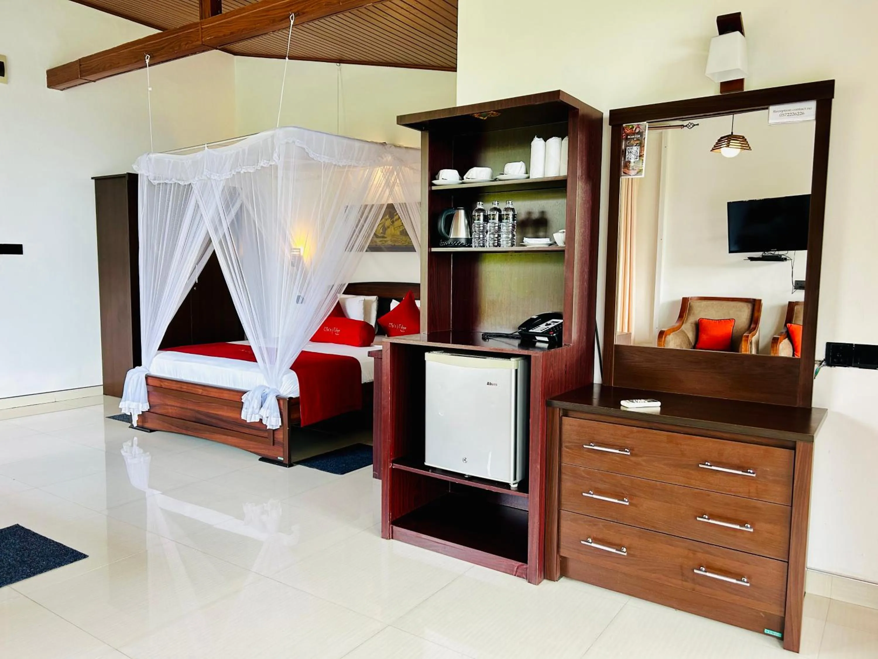 Bedroom, Bed in Hotel Ella`s Edge