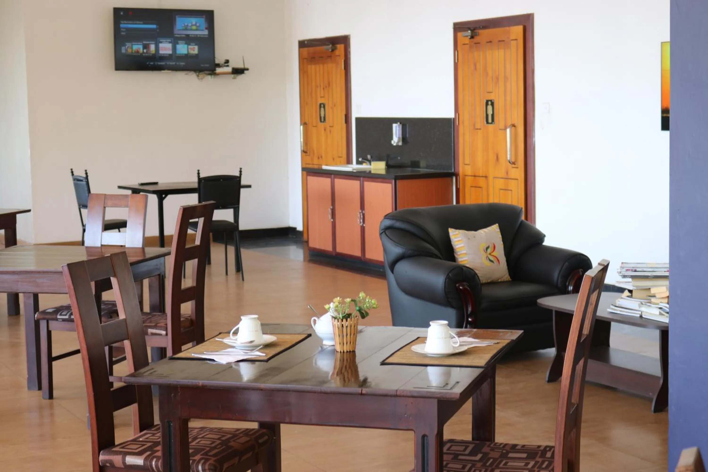 Restaurant/places to eat in Hotel Ella`s Edge