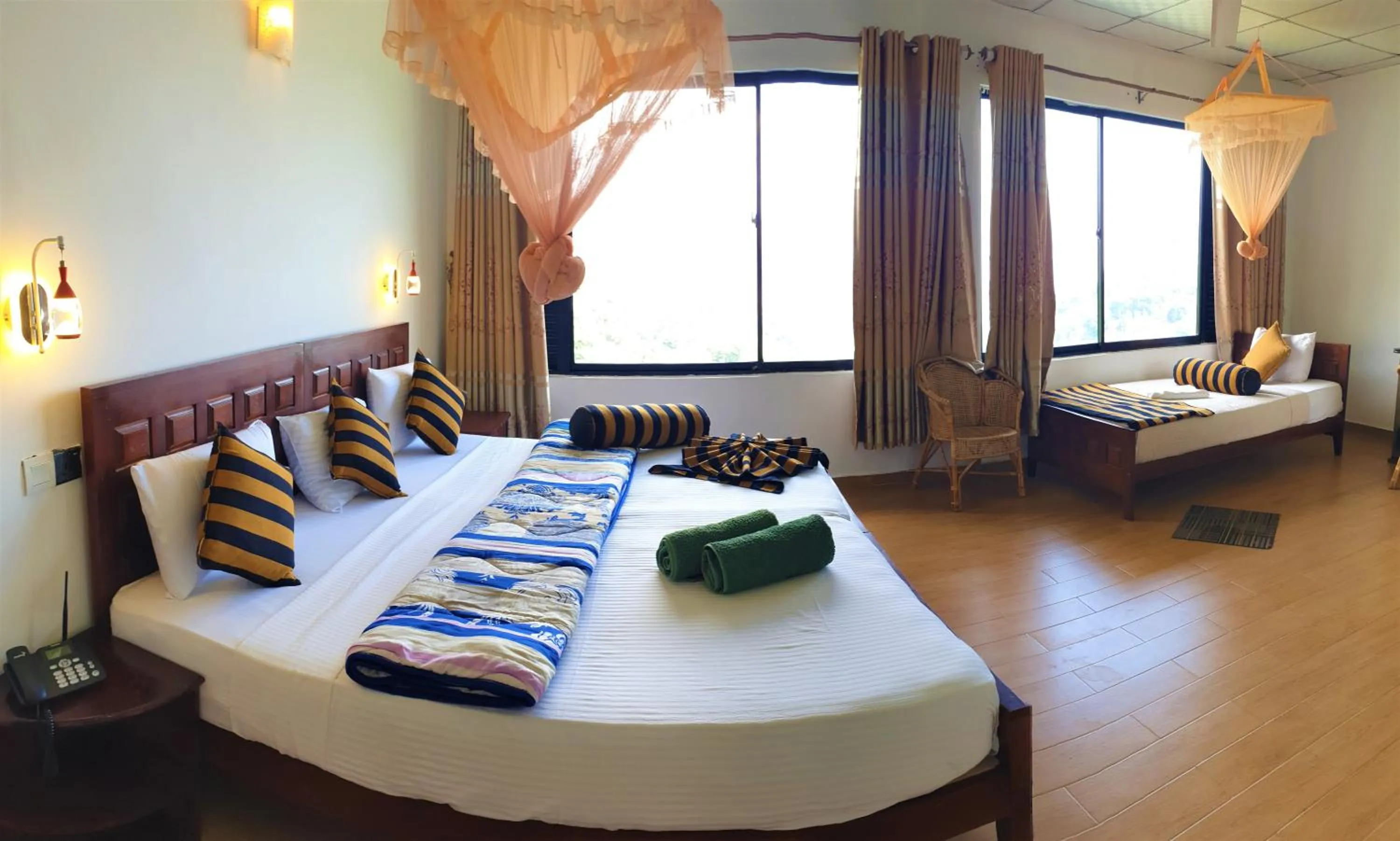 Photo of the whole room, Bed in Hotel Ella`s Edge