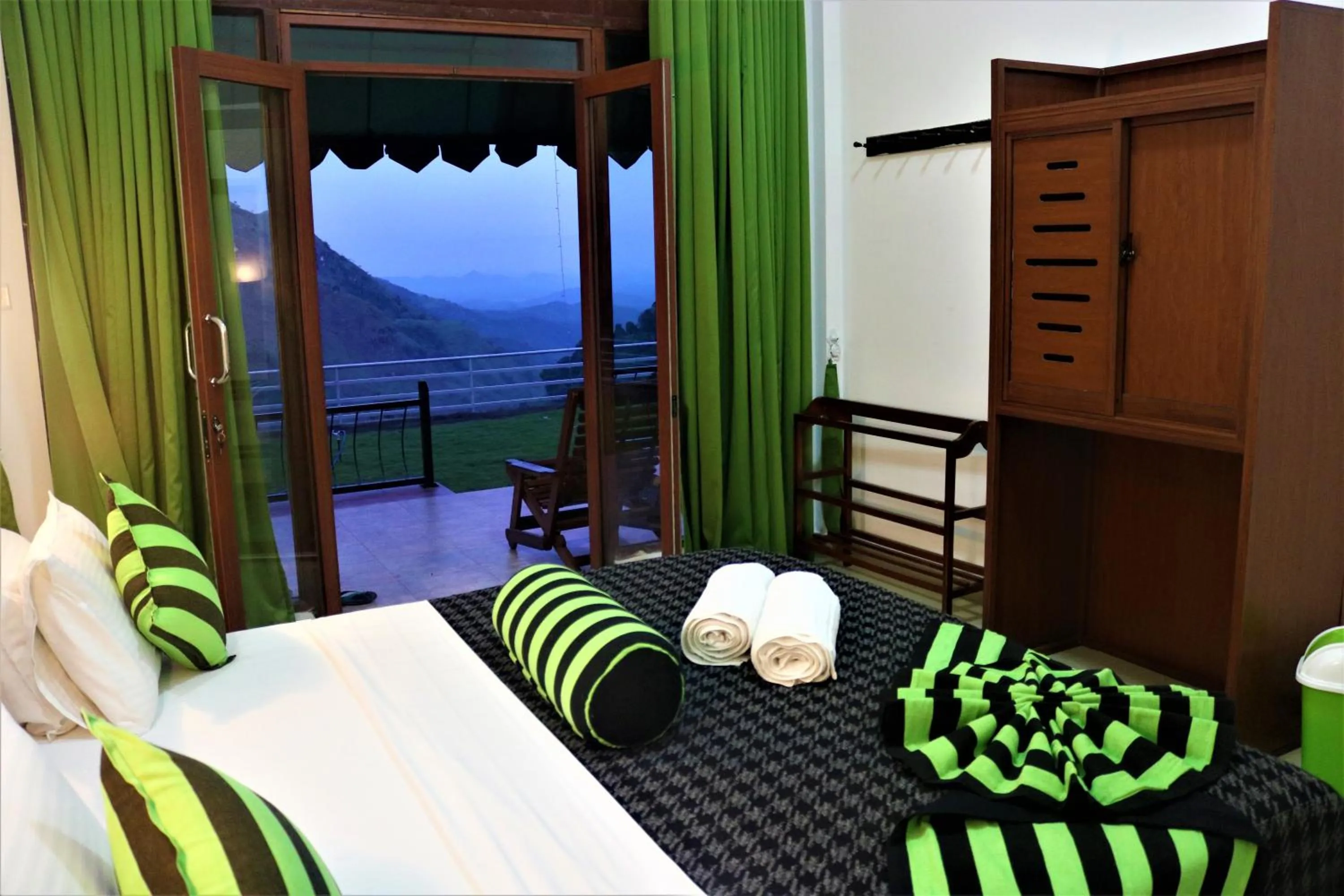 View (from property/room), Bed in Hotel Ella`s Edge