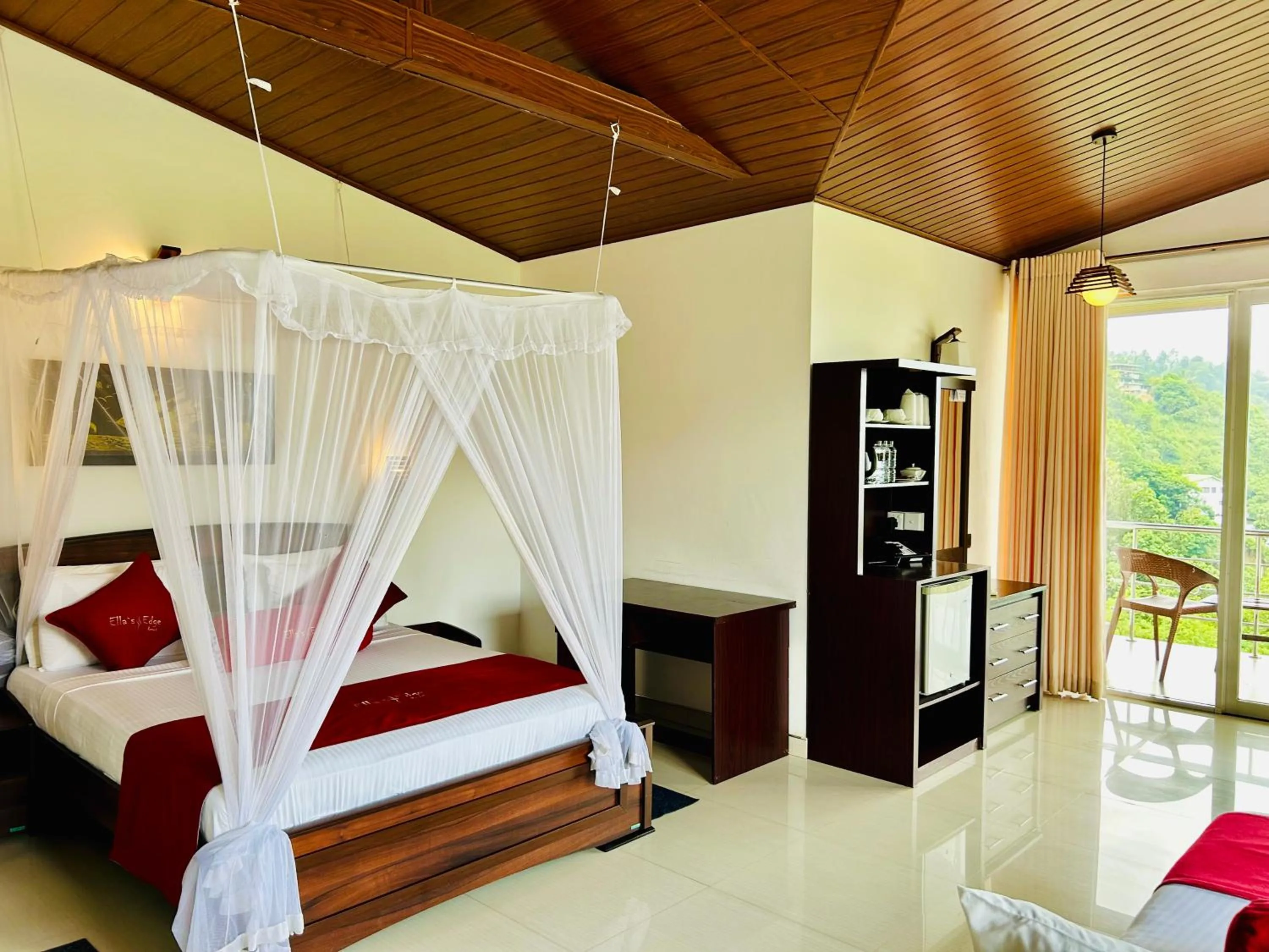 Bedroom, Bed in Hotel Ella`s Edge