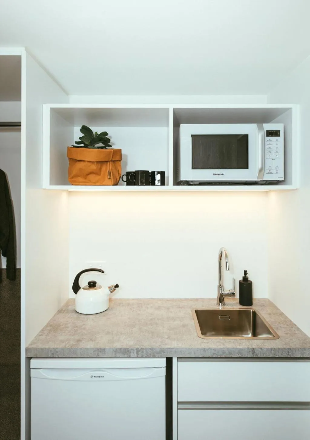 Kitchen or kitchenette in Mariner Suites