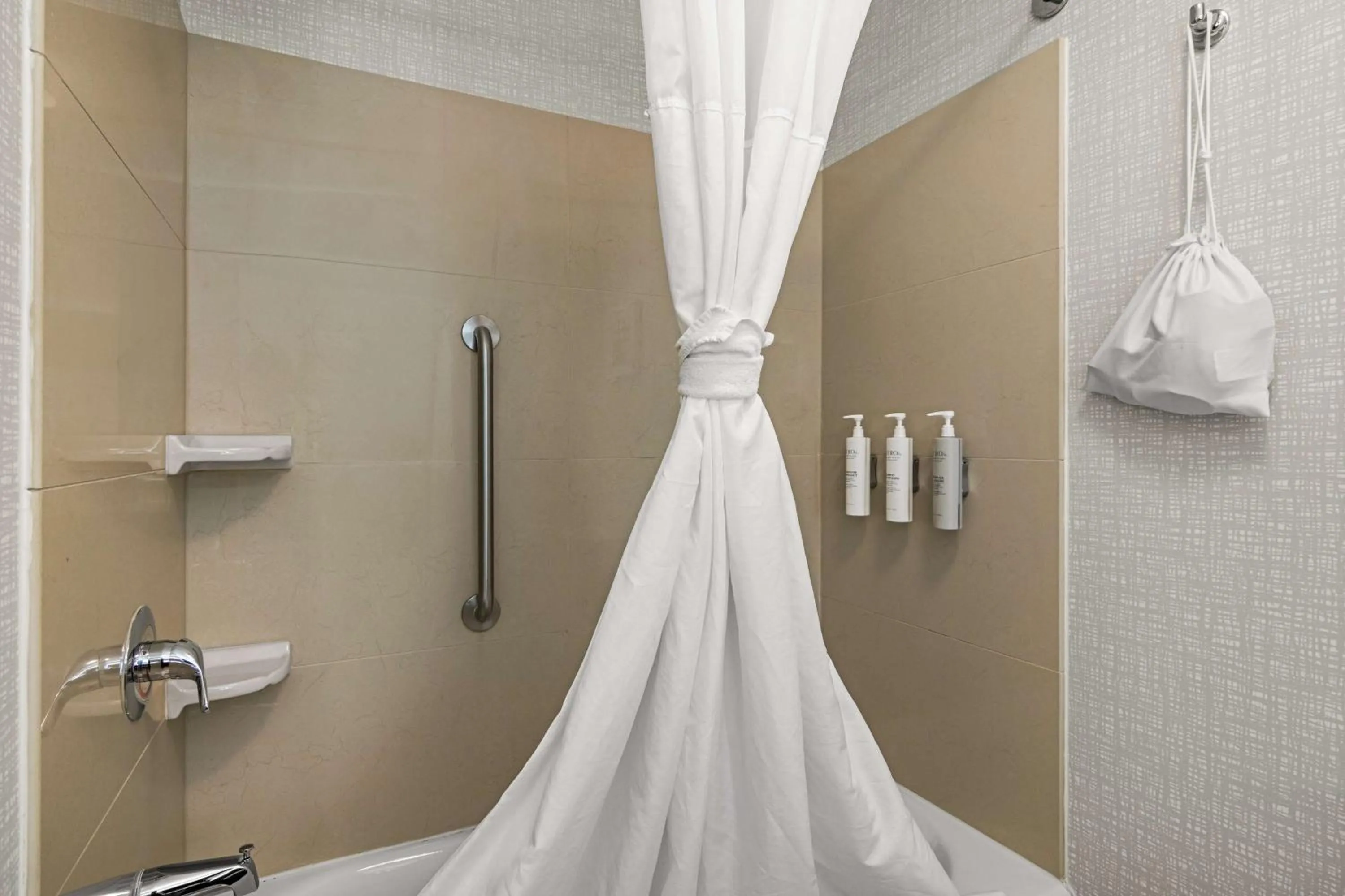 Bathroom in Hampton Inn & Suites Schererville