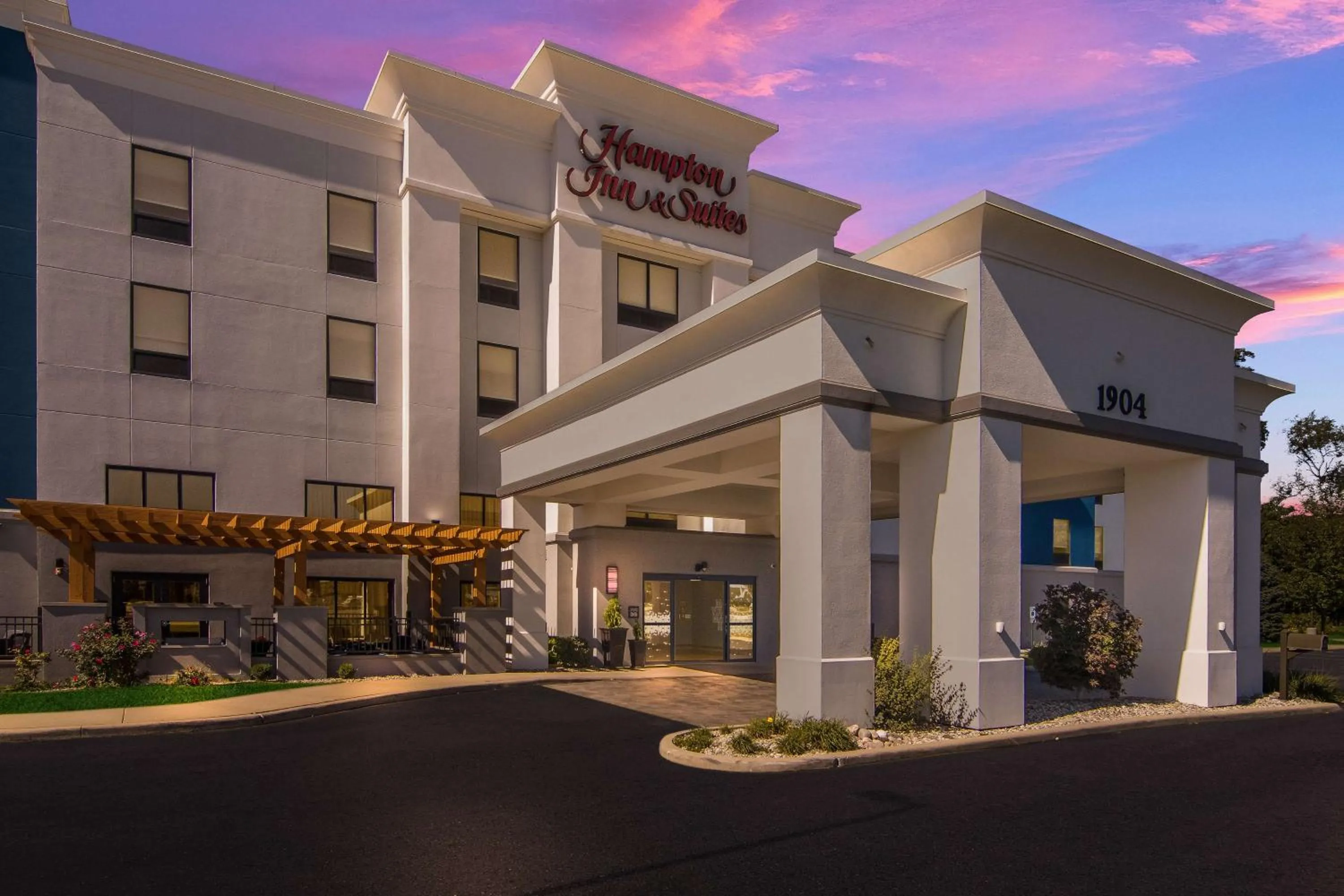 Property building in Hampton Inn & Suites Schererville