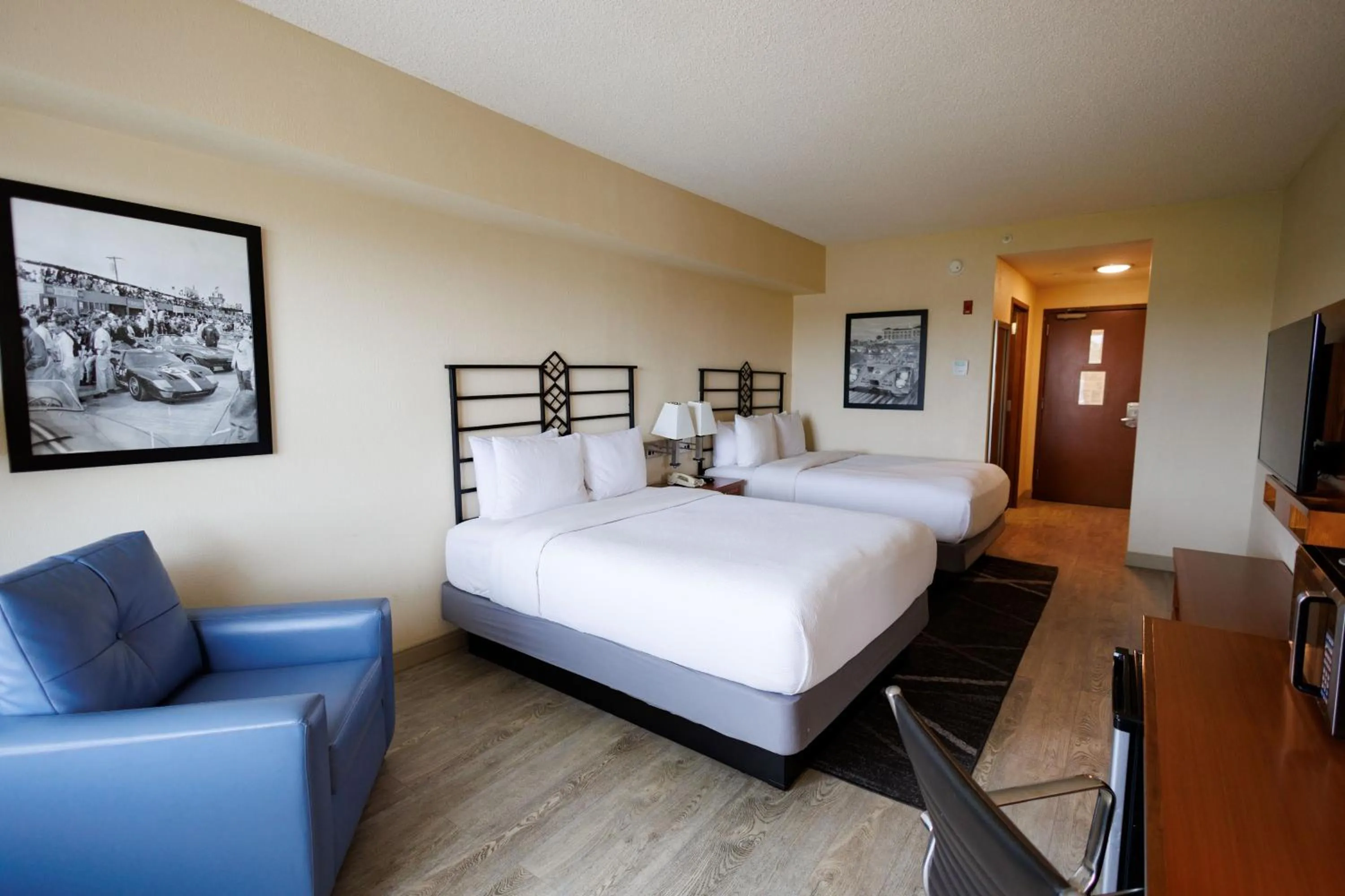 Bed in SEVEN Sebring Raceway Hotel