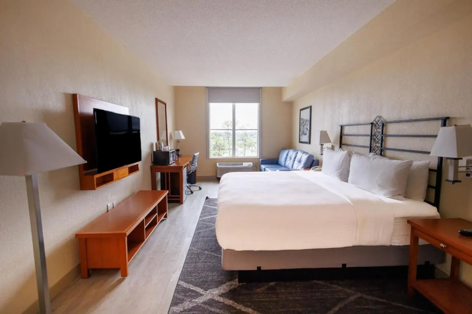 Classic King Room - single occupancy in SEVEN Sebring Raceway Hotel Classic King Room - single occupancy in SEVEN Sebring Raceway Hotel