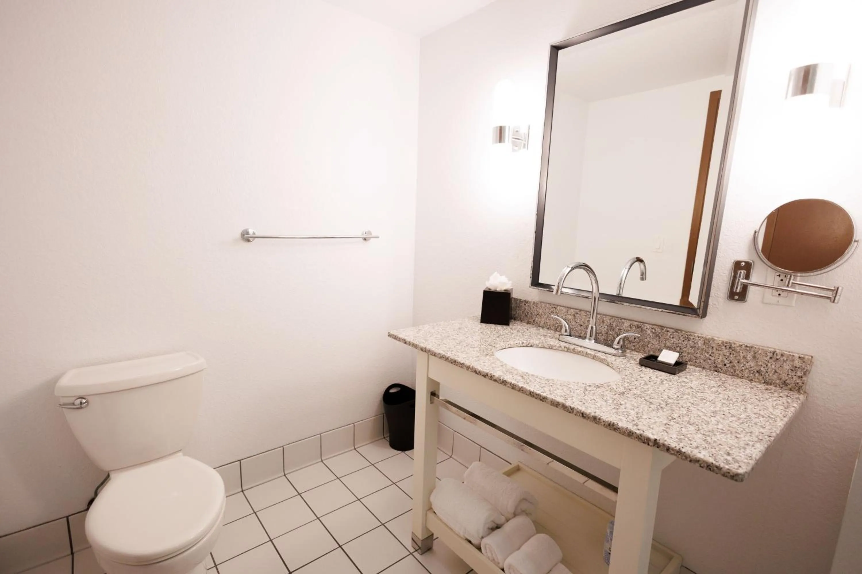 Bathroom in SEVEN Sebring Raceway Hotel