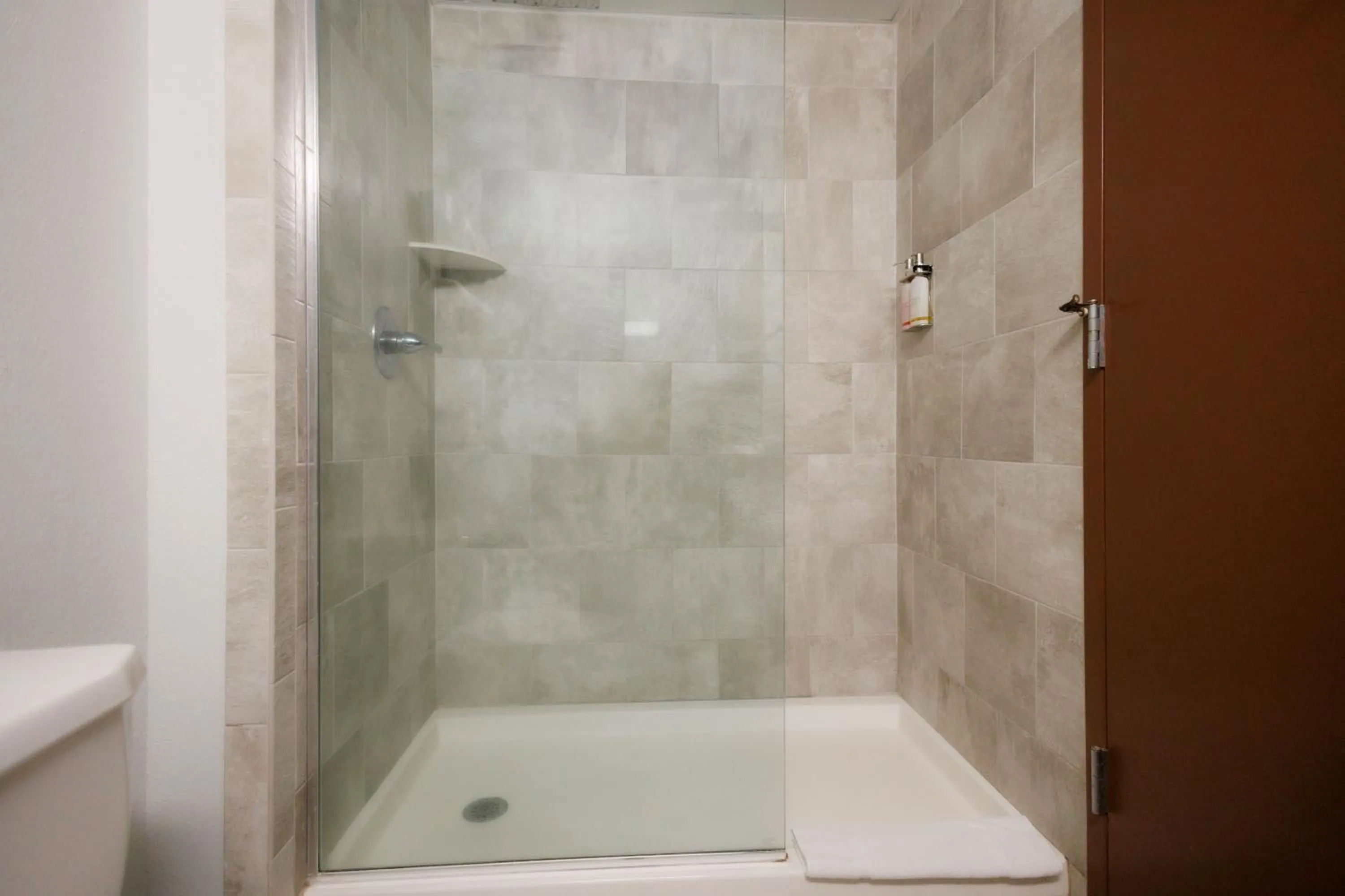 Shower in SEVEN Sebring Raceway Hotel