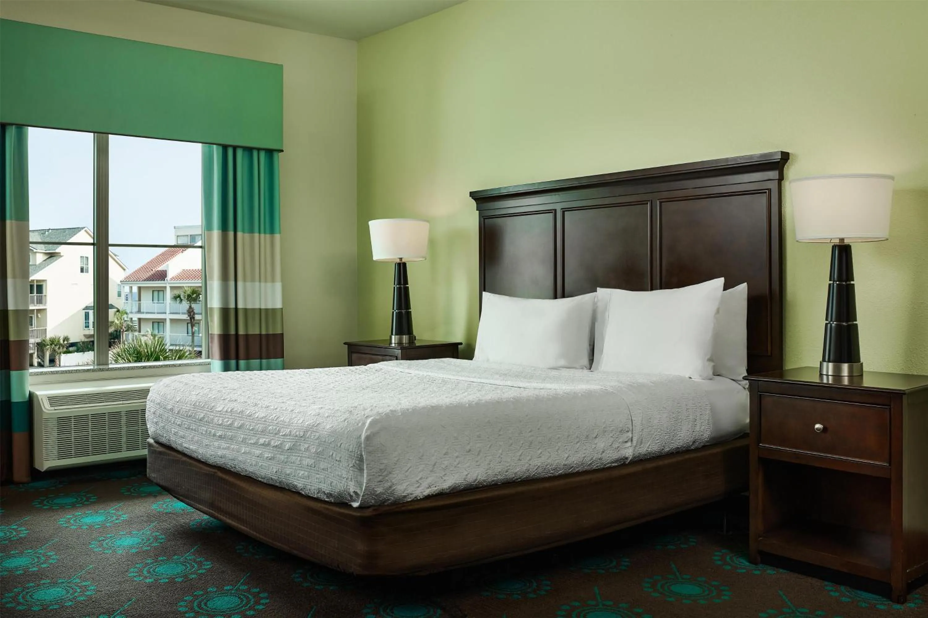 Bed in Hampton Inn & Suites Destin