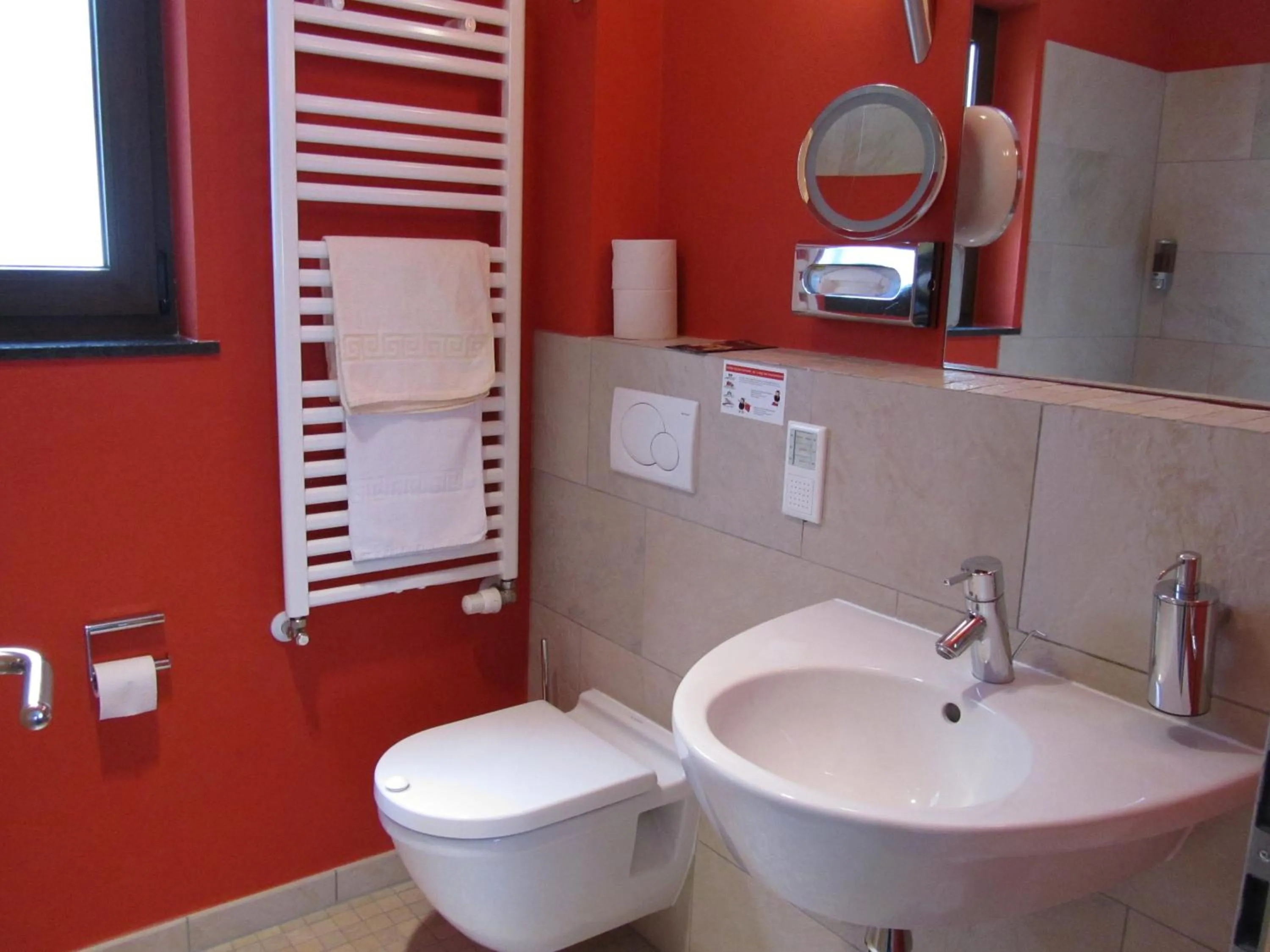 Bathroom in Hotel zur Burg Nürburg