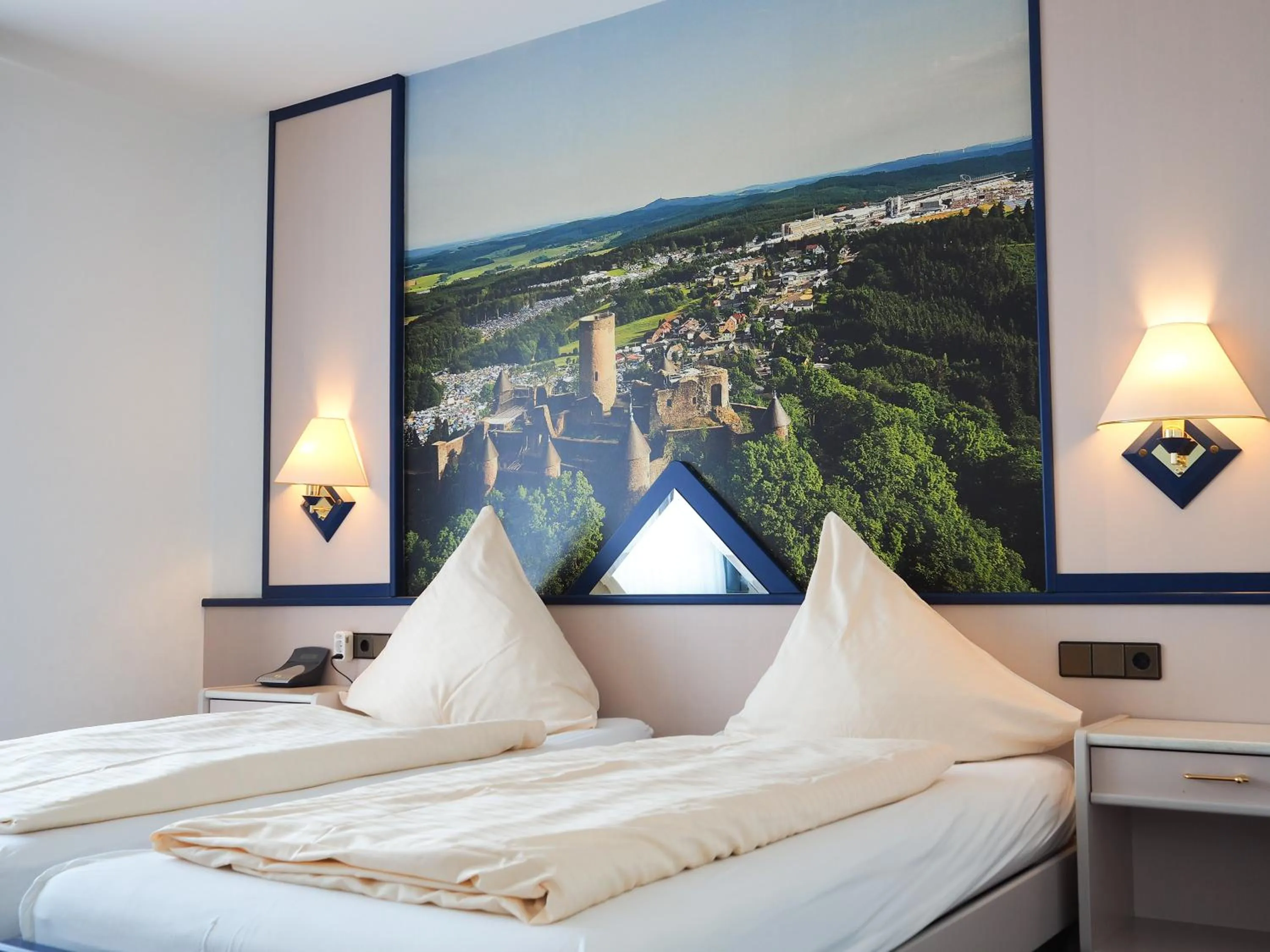 Balcony/Terrace, Bed in Hotel zur Burg Nürburg