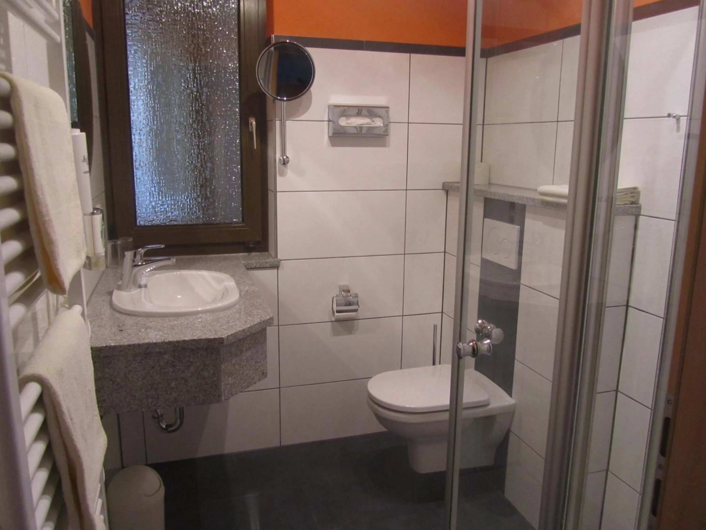 Bathroom in Hotel zur Burg Nürburg