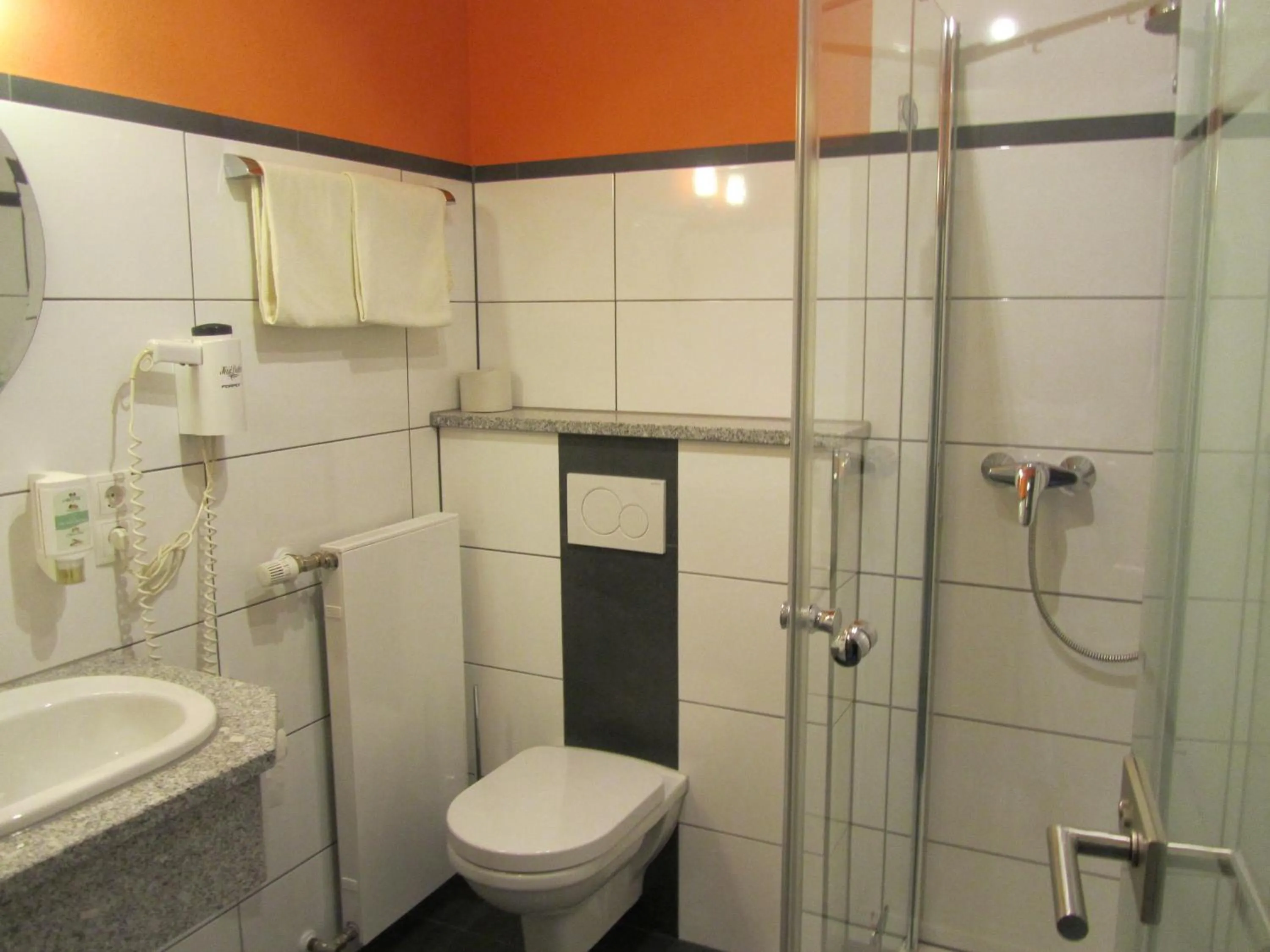 Bathroom in Hotel zur Burg Nürburg