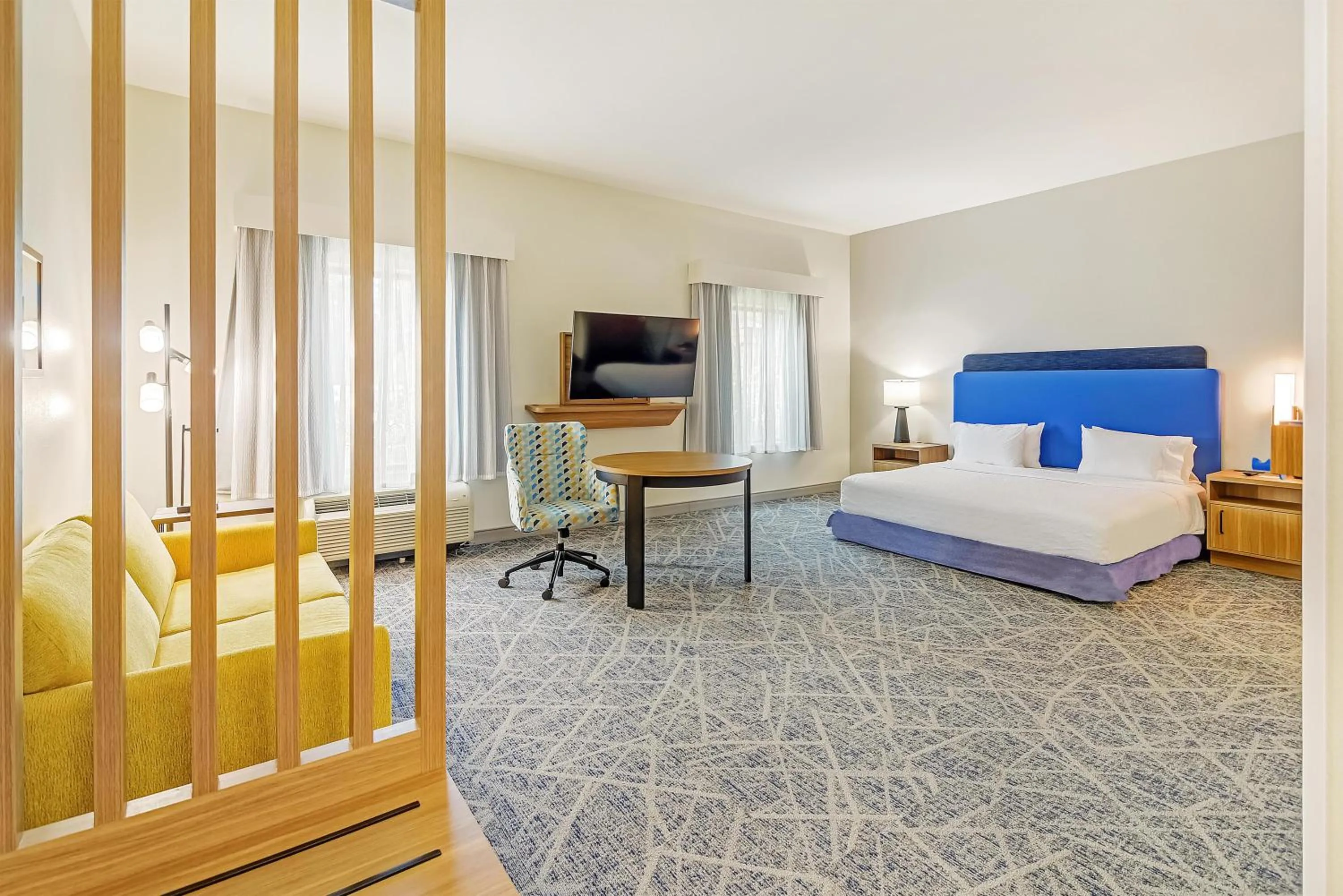 Bedroom, Bed in Hampton Inn Foley