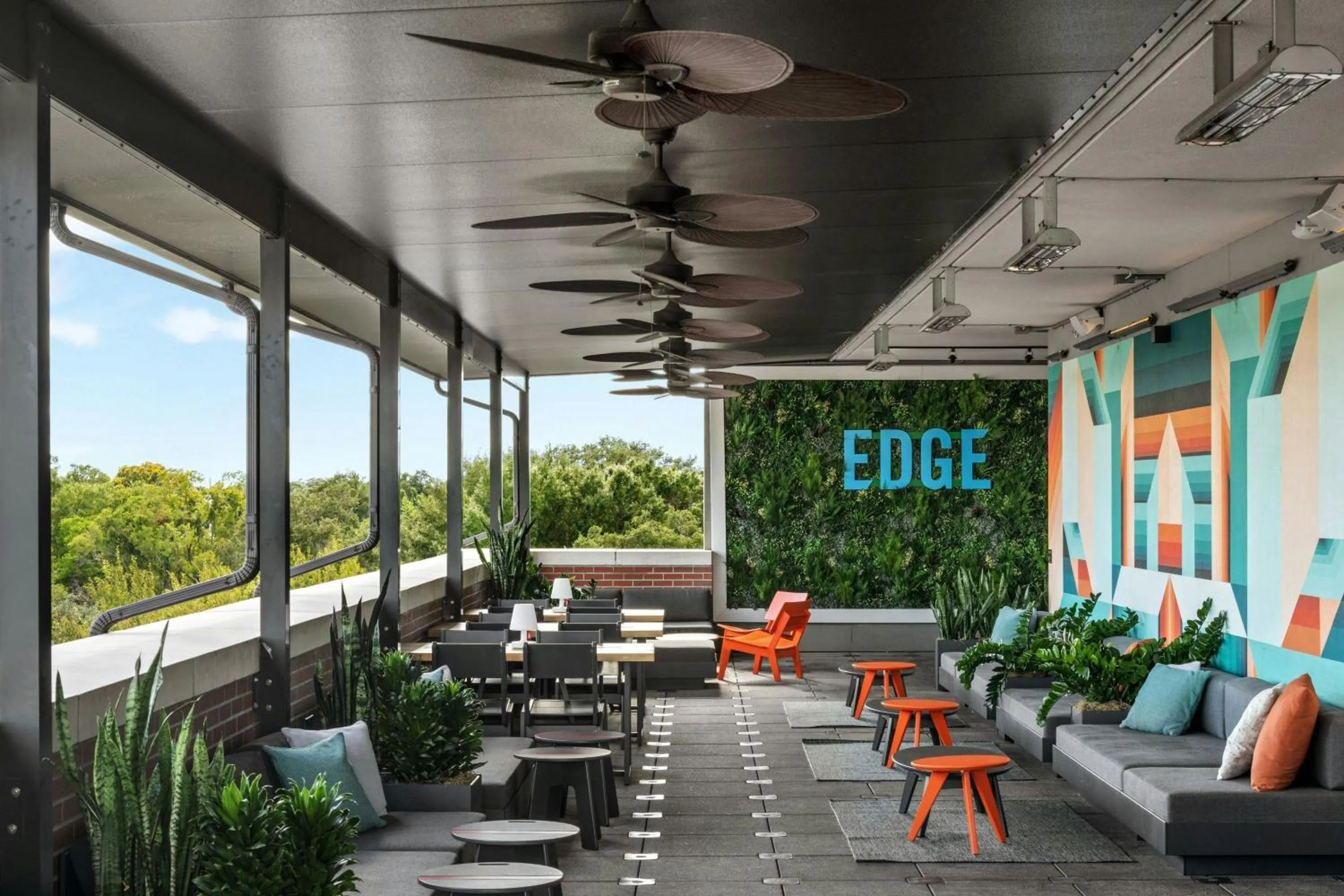 Lounge or bar in Epicurean Hotel, Autograph Collection