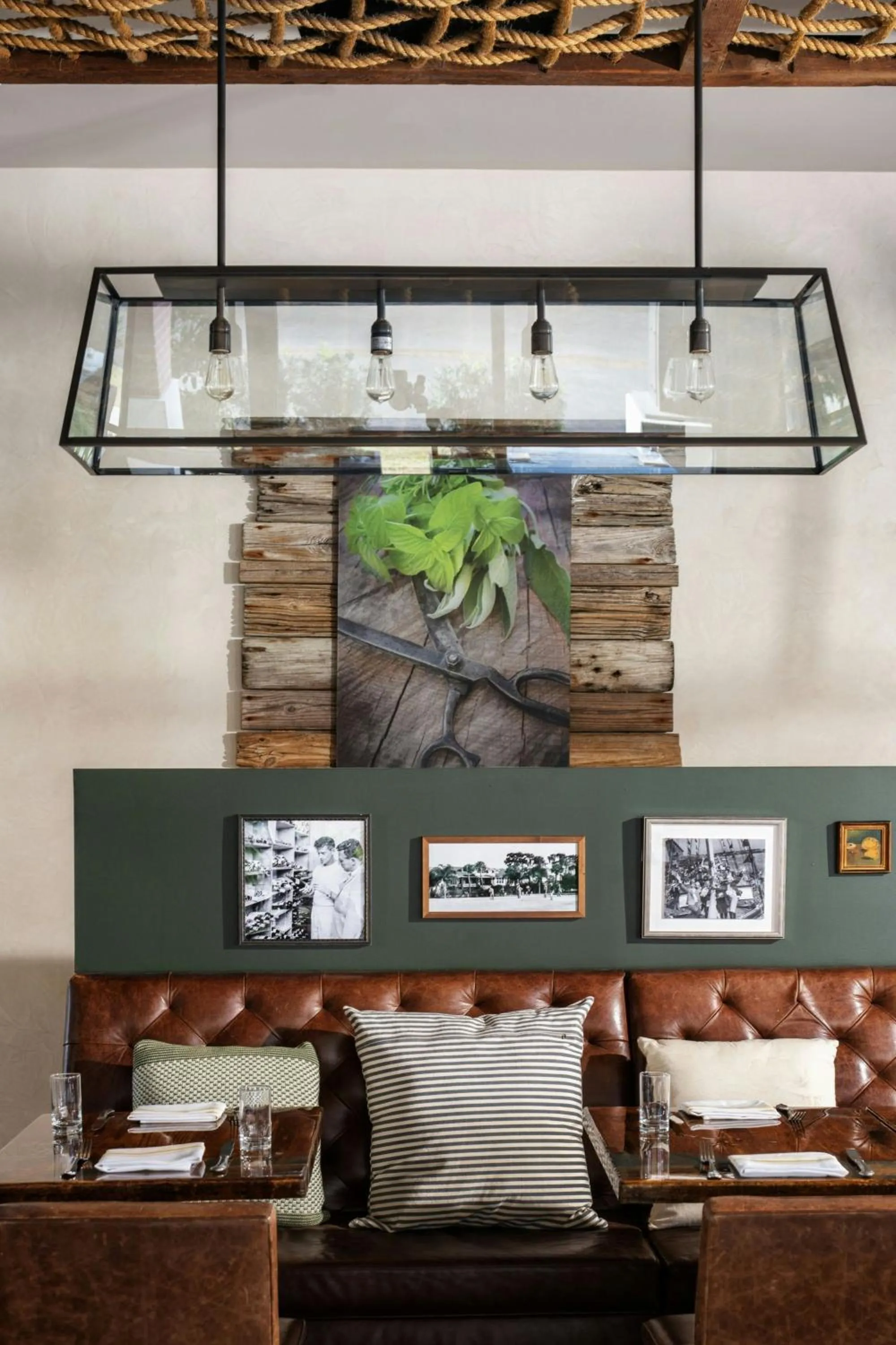 Lounge or bar in Epicurean Hotel, Autograph Collection