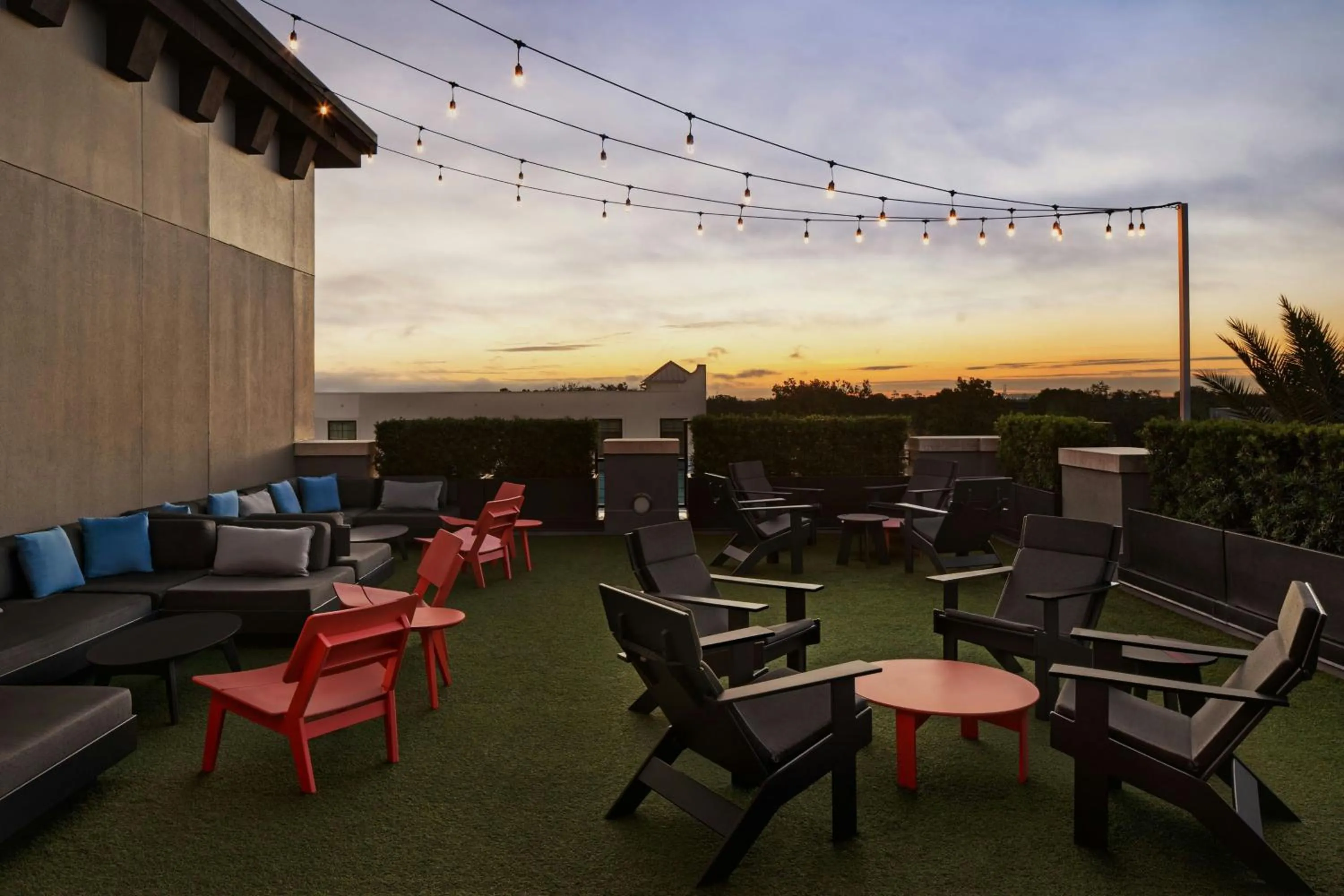 Lounge or bar in Epicurean Hotel, Autograph Collection