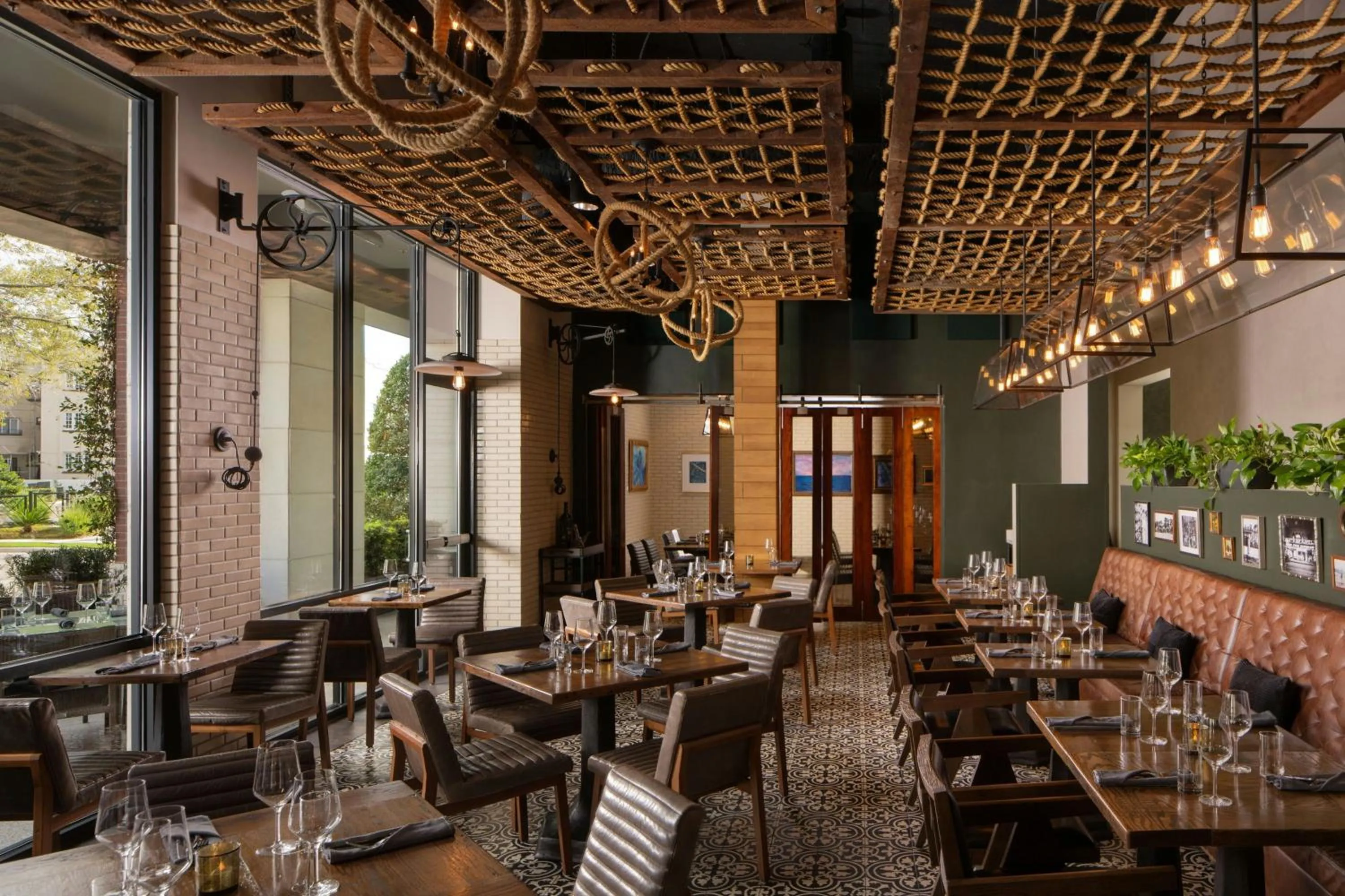 Lounge or bar in Epicurean Hotel, Autograph Collection