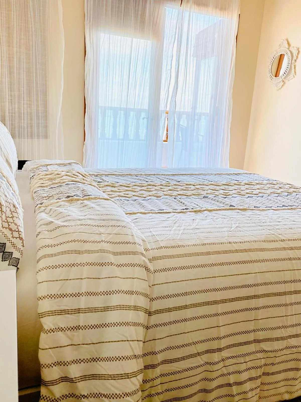 Bed in Hamilton Cove-Boho Chic Villa w/Golf Cart...No pets.