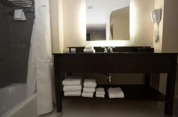 Queen Room - Disability Access/Non-Smoking in Wingate by Wyndham - Bismarck Queen Room - Disability Access/Non-Smoking in Wingate by Wyndham - Bismarck