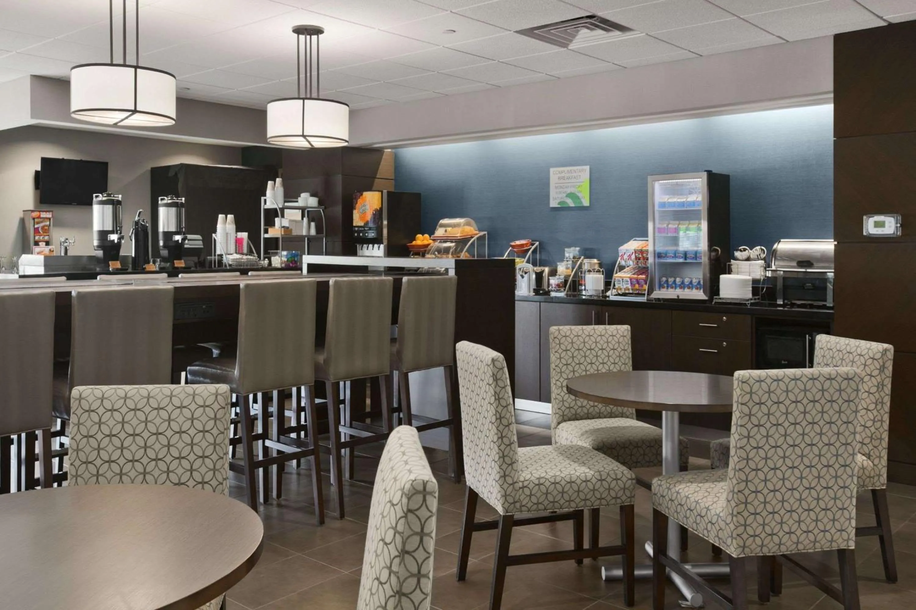 Restaurant/places to eat in Wingate by Wyndham - Bismarck