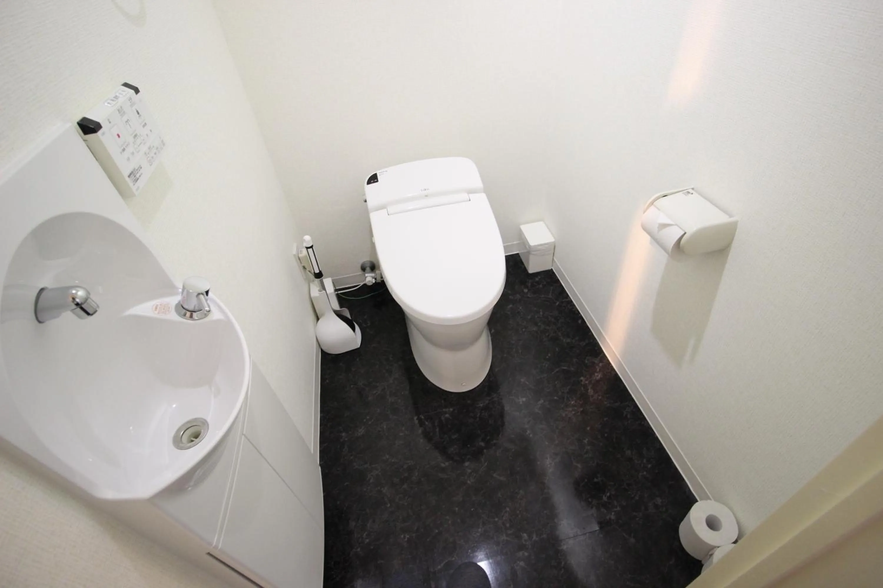 Toilet in Atrium Deluxe Apartments Osaka - Self Check-In Only